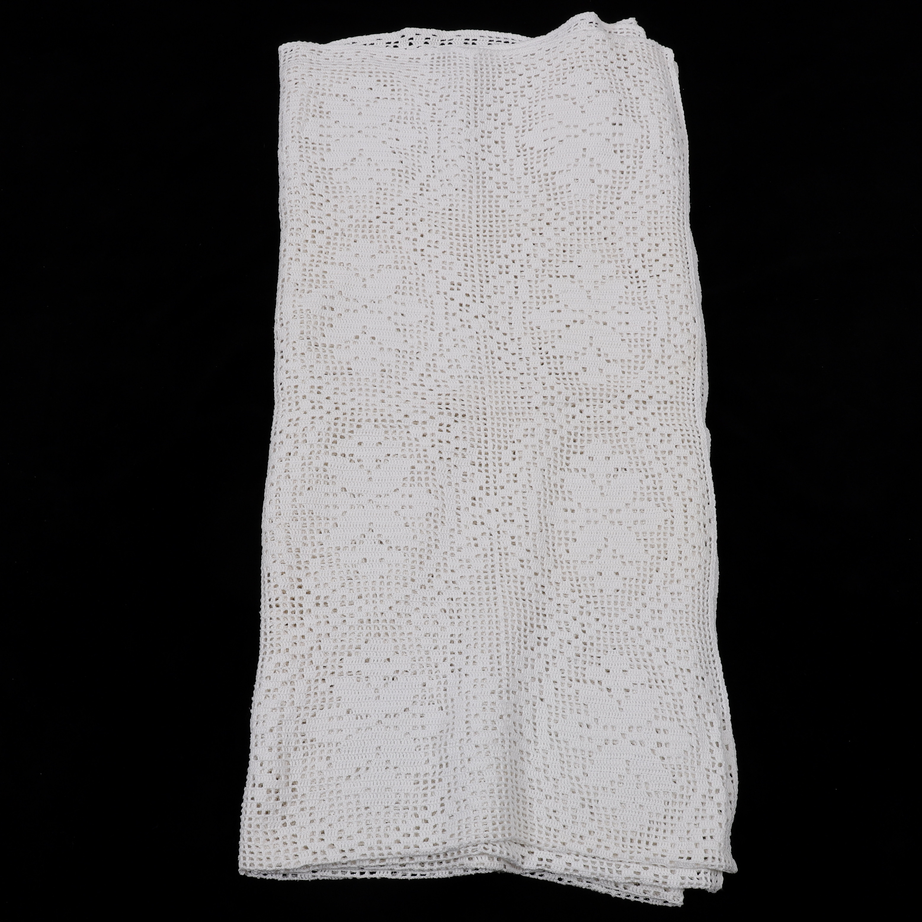 SÄNGÖVERKAST, virkat, mått 230x220 cm.