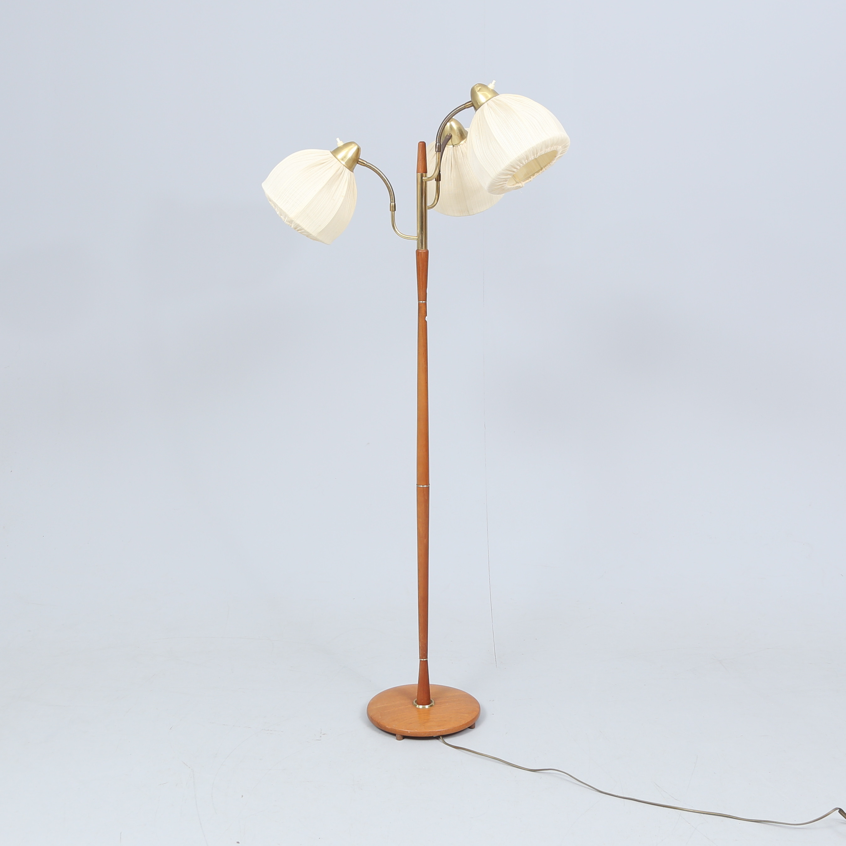 GOLVLAMPA, trearmad, teak och mässing, Möller Armatur Eskilstuna, modell 83-2.