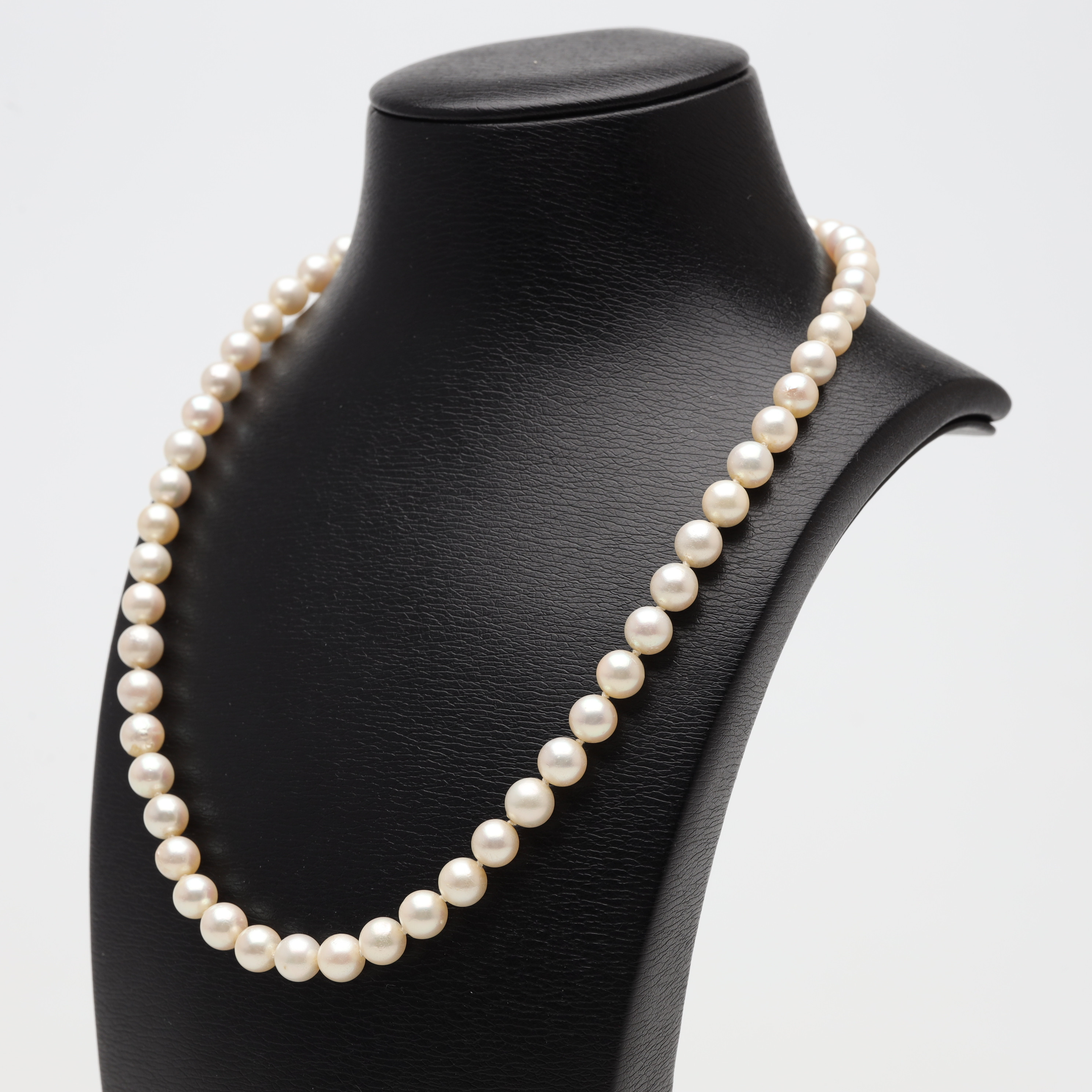 PÄRLCOLLIER, 18K guldlås och säkerhetskedja.