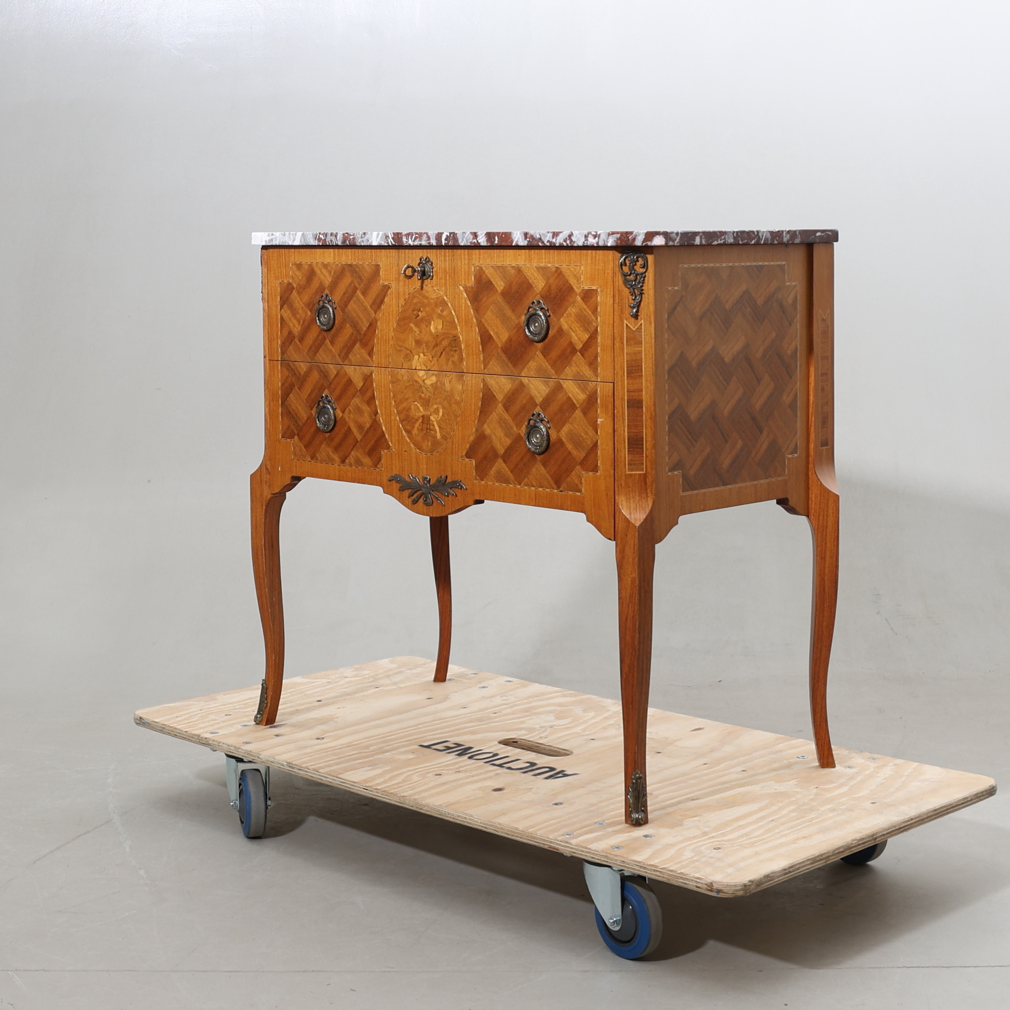 BYRÅ, med stenskiva, Louis XVI-stil, 1900.-talets andra hälft.