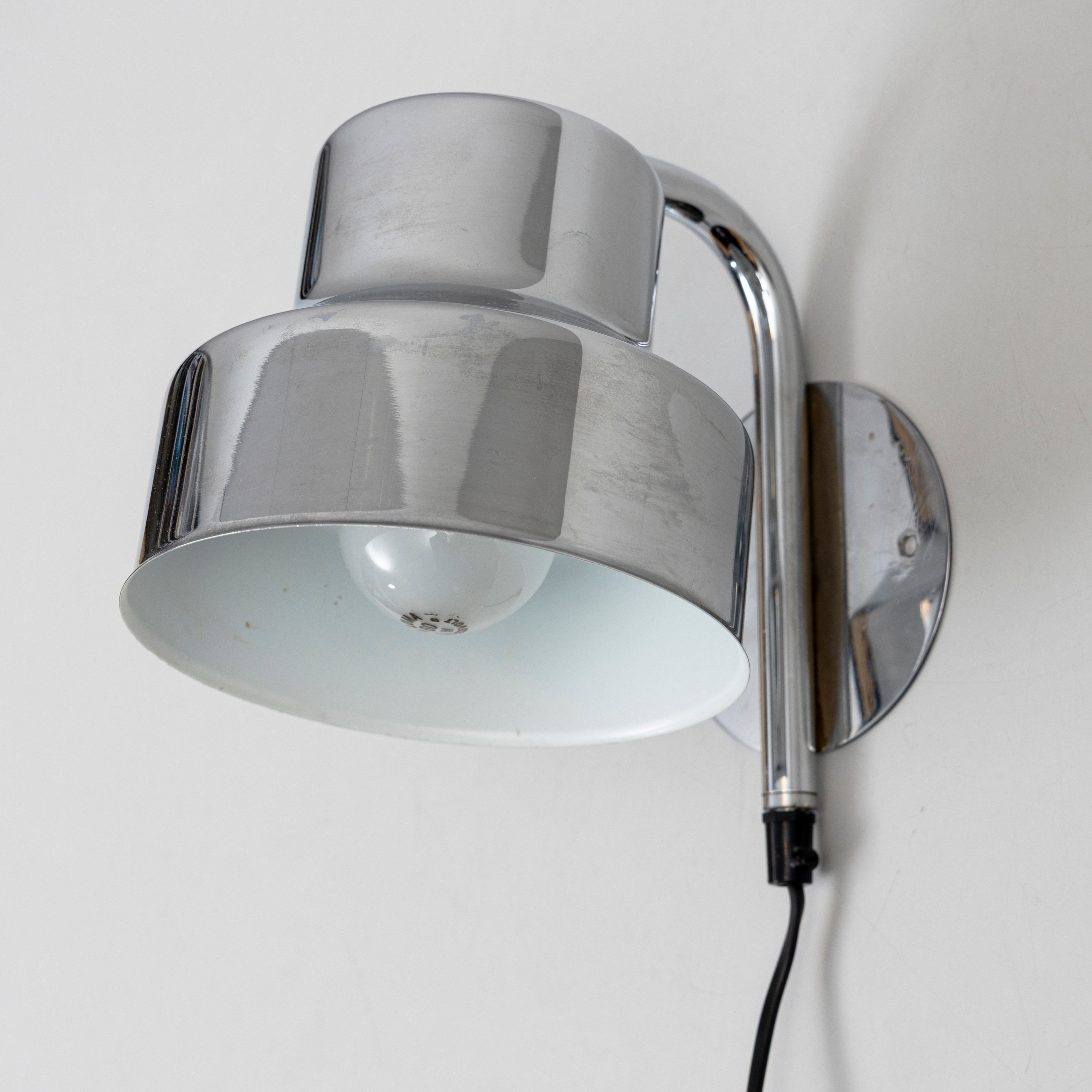 VÄGGLAMPA, kromad metall, märkt OMI, typ 300. 1900-talets andra hälft.