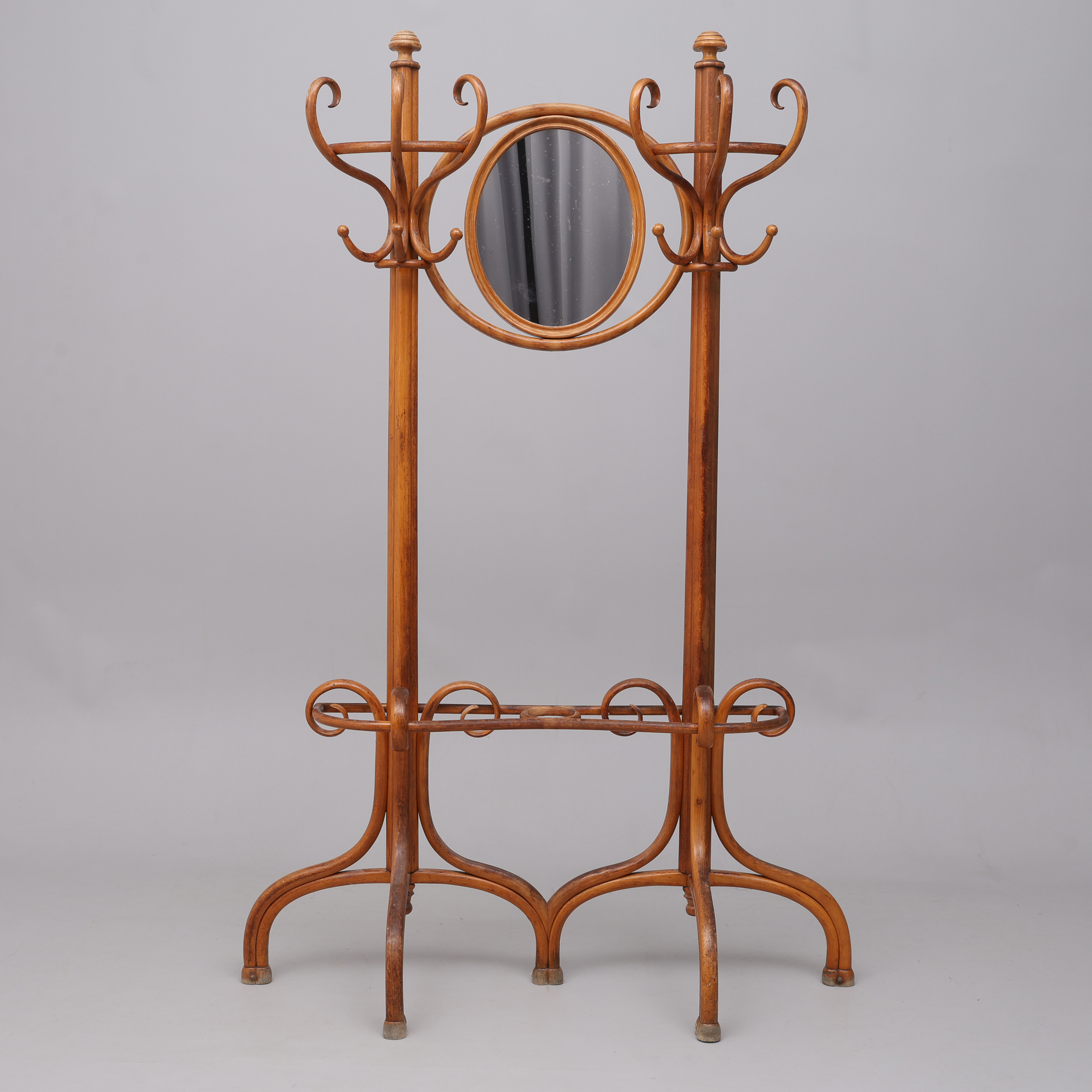 DUBBEL TAMBURMAJOR MED SPEGEL, "No. 1", formgiven 1888 av Michaël Thonet , Gebrüder Thonet, Wien, art nouveau, böjträ av bonad bok, stämpelmärkt undertill, 1800-talets sista del.