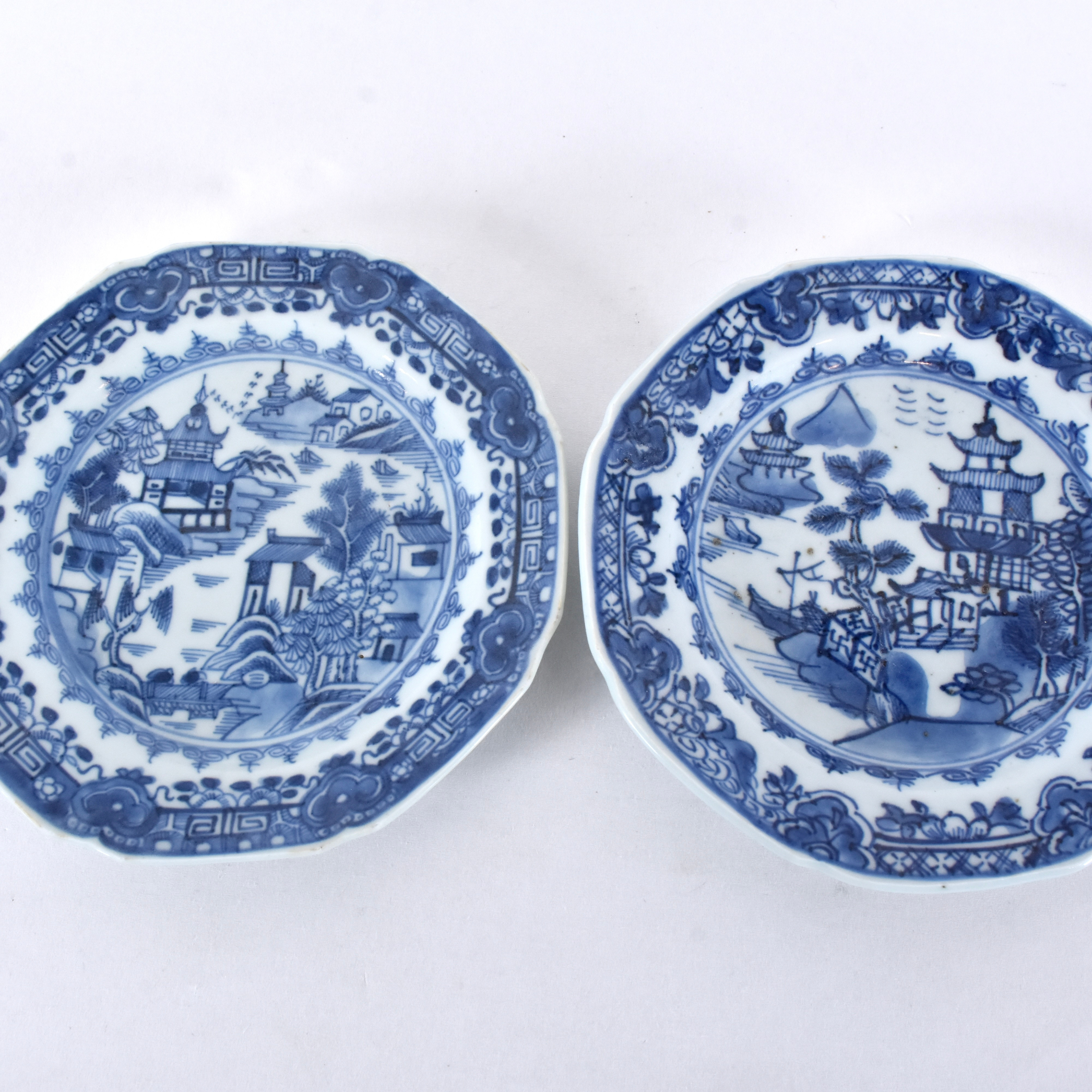 ASSIETTER, 2 st, porslin, Kina Qianlong (1736-95).