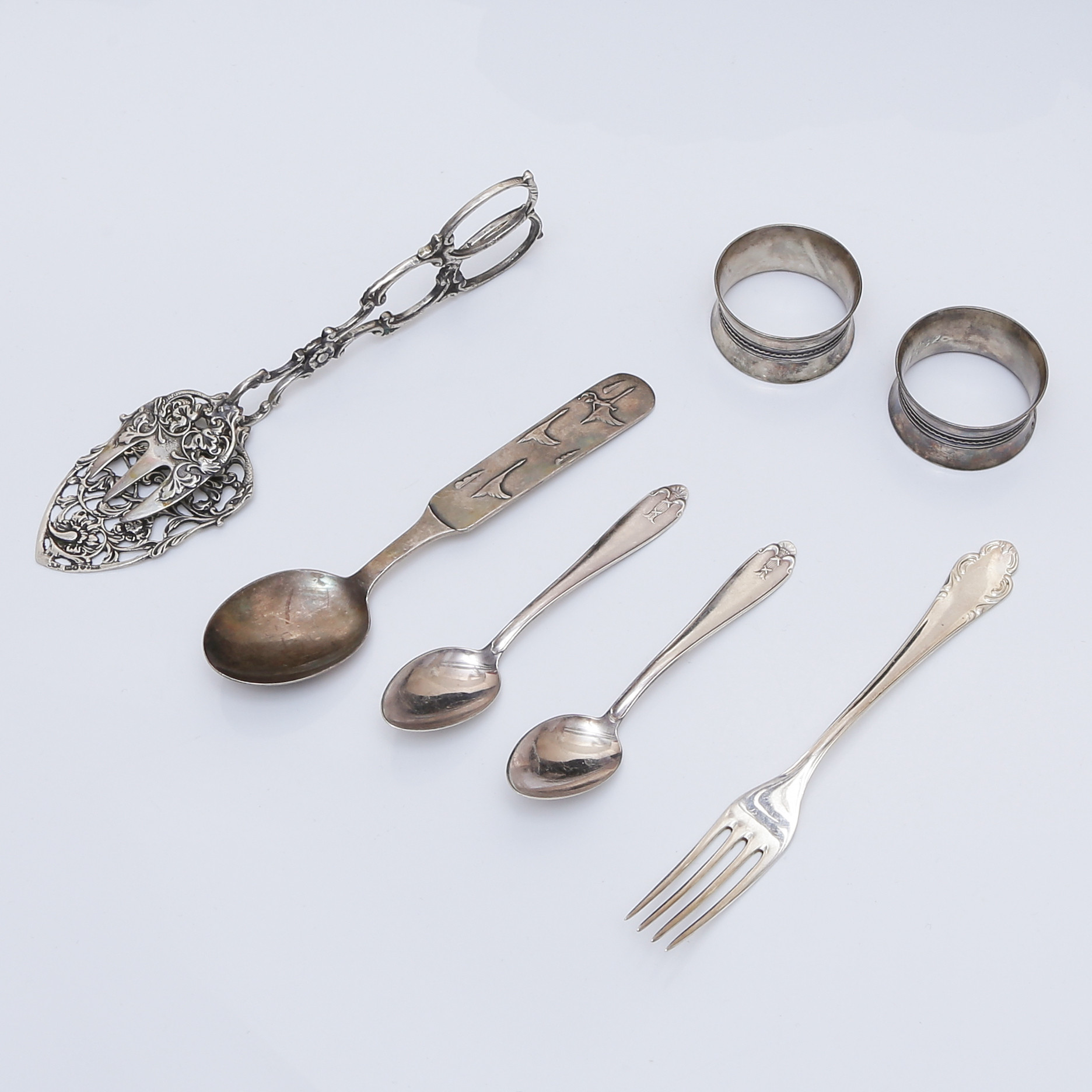 SILVER, KAKTÅNG, SKEDAR, SERVETTRINGAR, GAFFEL.