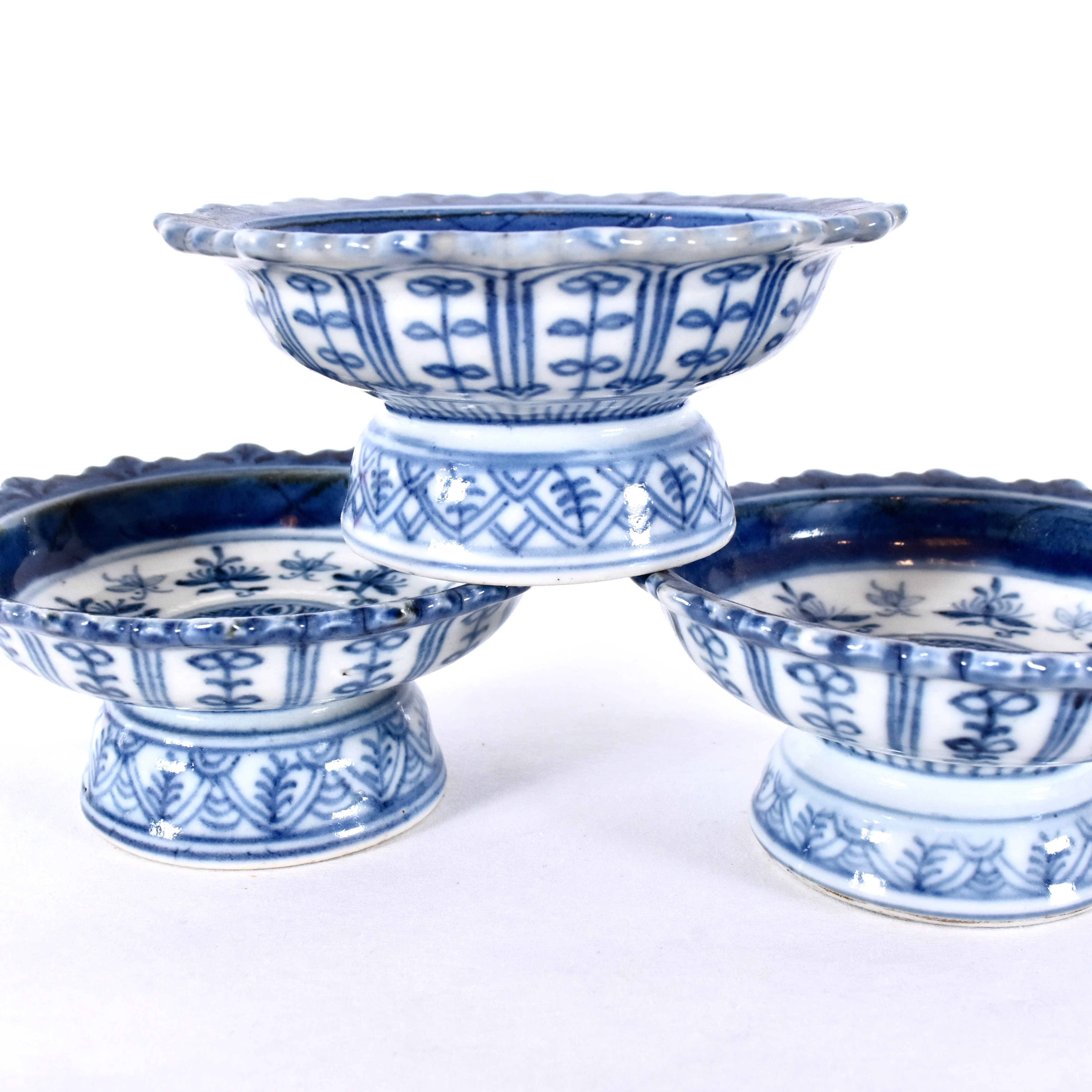 VINOFFERKÄRL, 3 st, porslin, Kina, Qing.