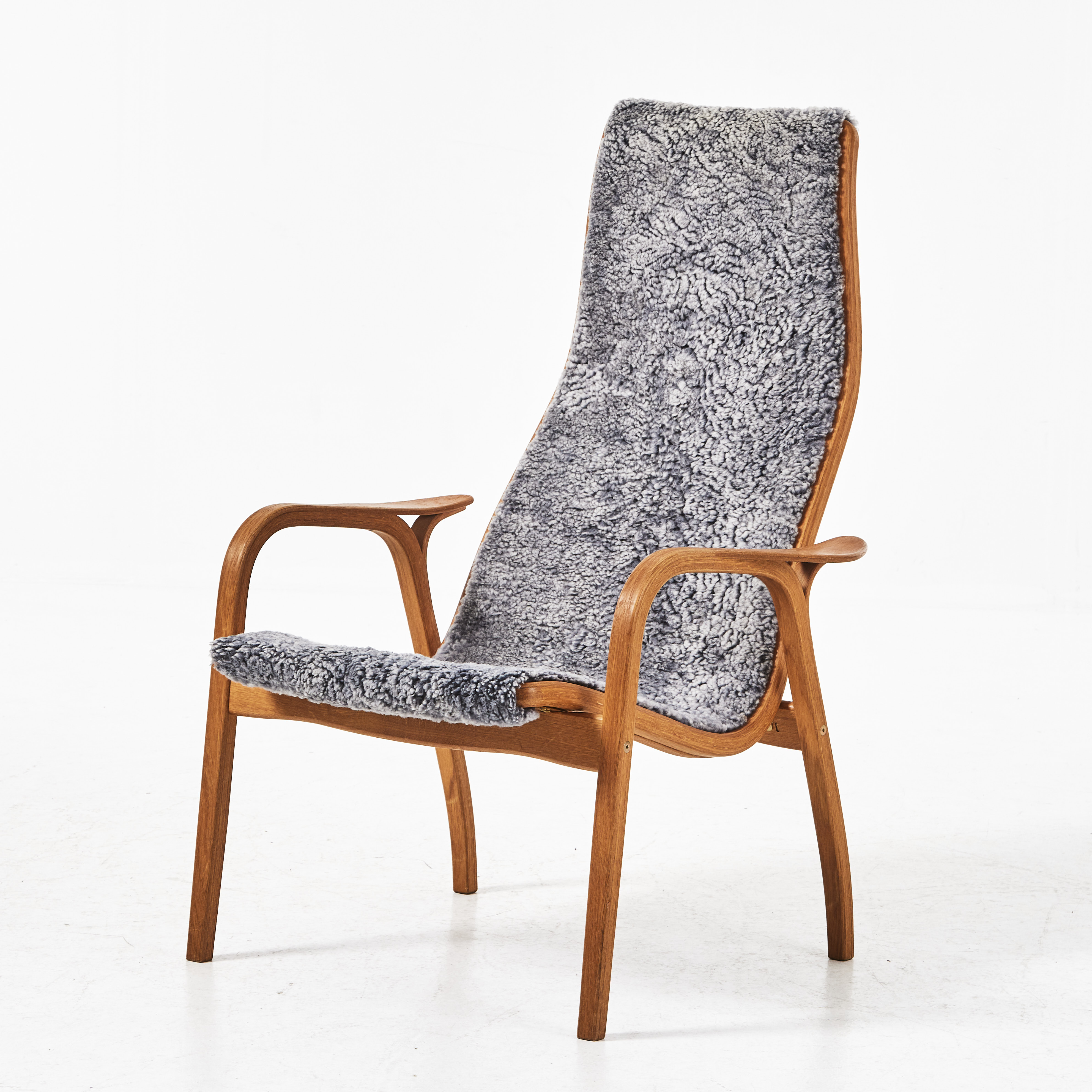 YNGVE EKSTRÖM. "Lamino", fåtölj, stomme i ek, klädsel i fårskinn, Swedese.