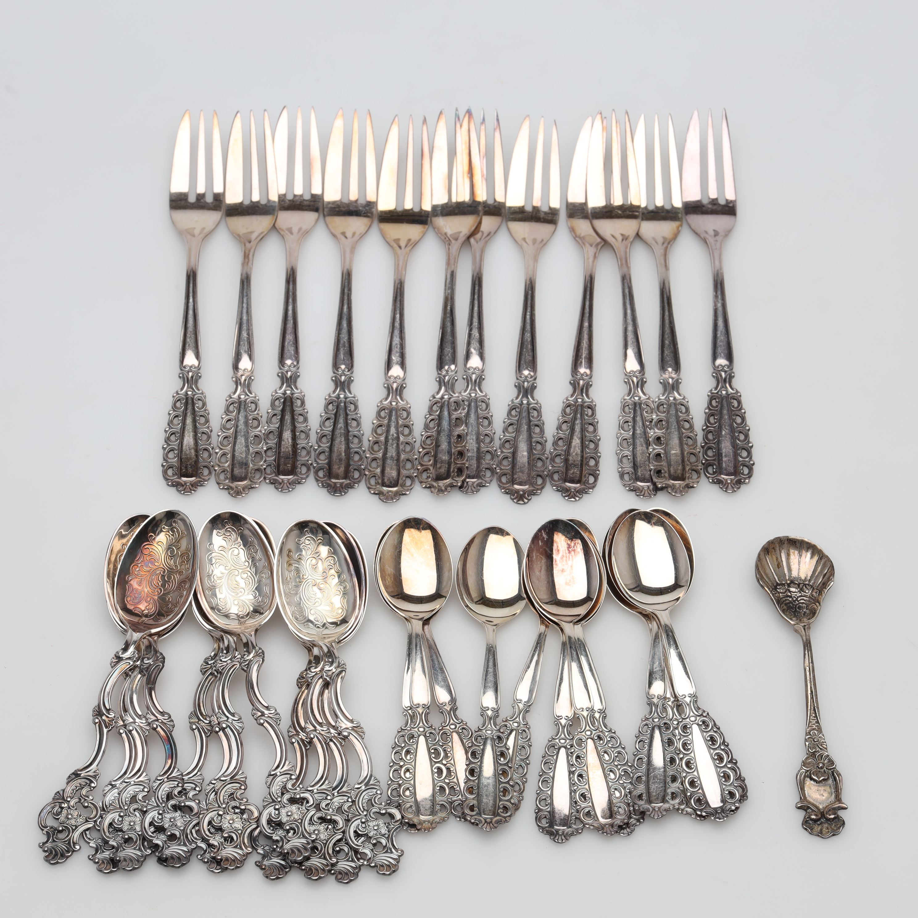 BESTICK, 37 delar, silver vikt ca 420 gram.