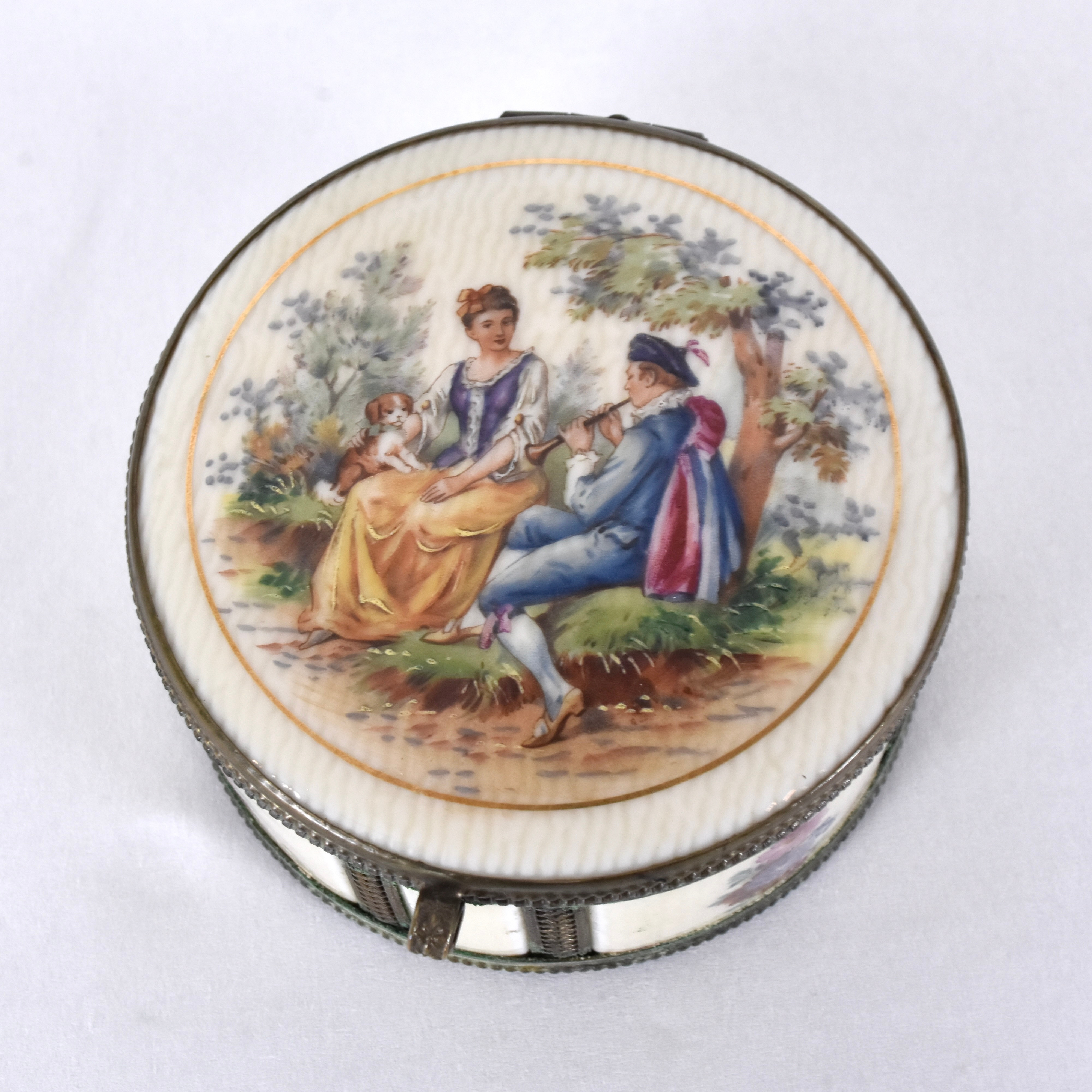 SMYCKESKRIN, porslin med mässingsmontage.