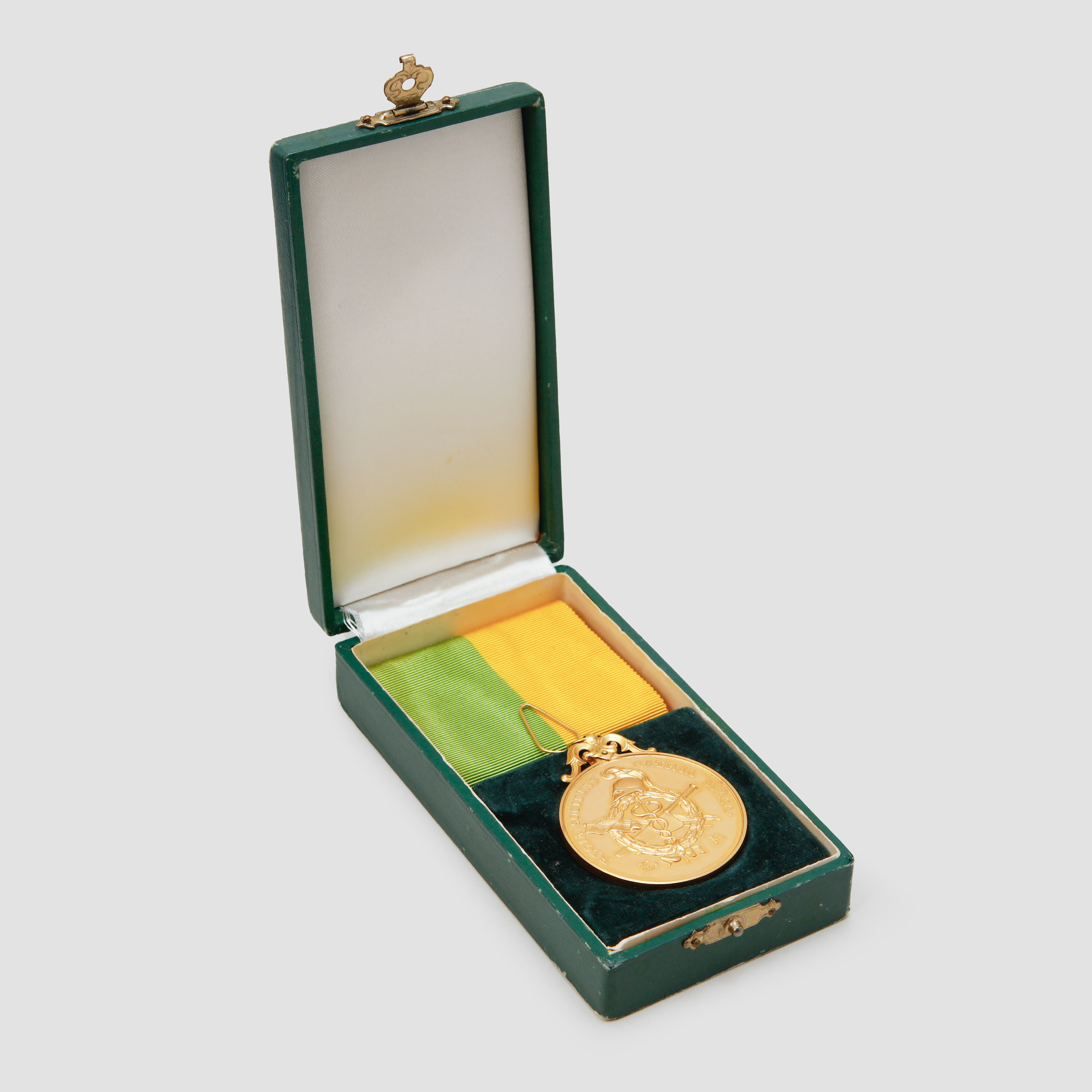 EMMERYMEDALJ, 18k guld, "Regia Societas Patria Sveca" Kungl. Patriotiska Sällskapet.