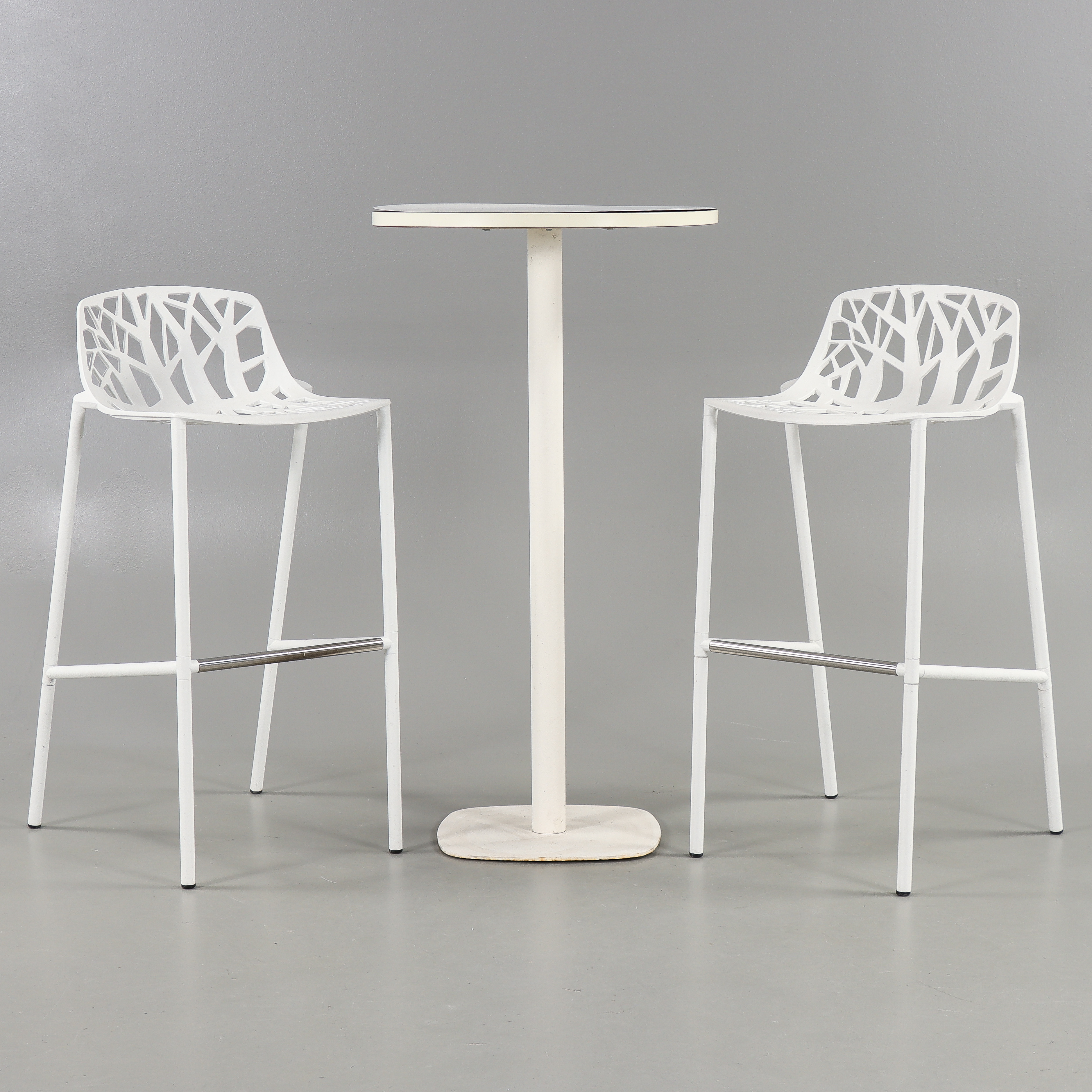 ROBBY CANTARUTTI & PARTNERS. Sittgrupp "Forest" 2 barstolar, cafébord, Fast Spa, Italien, Samtida tillverkning.