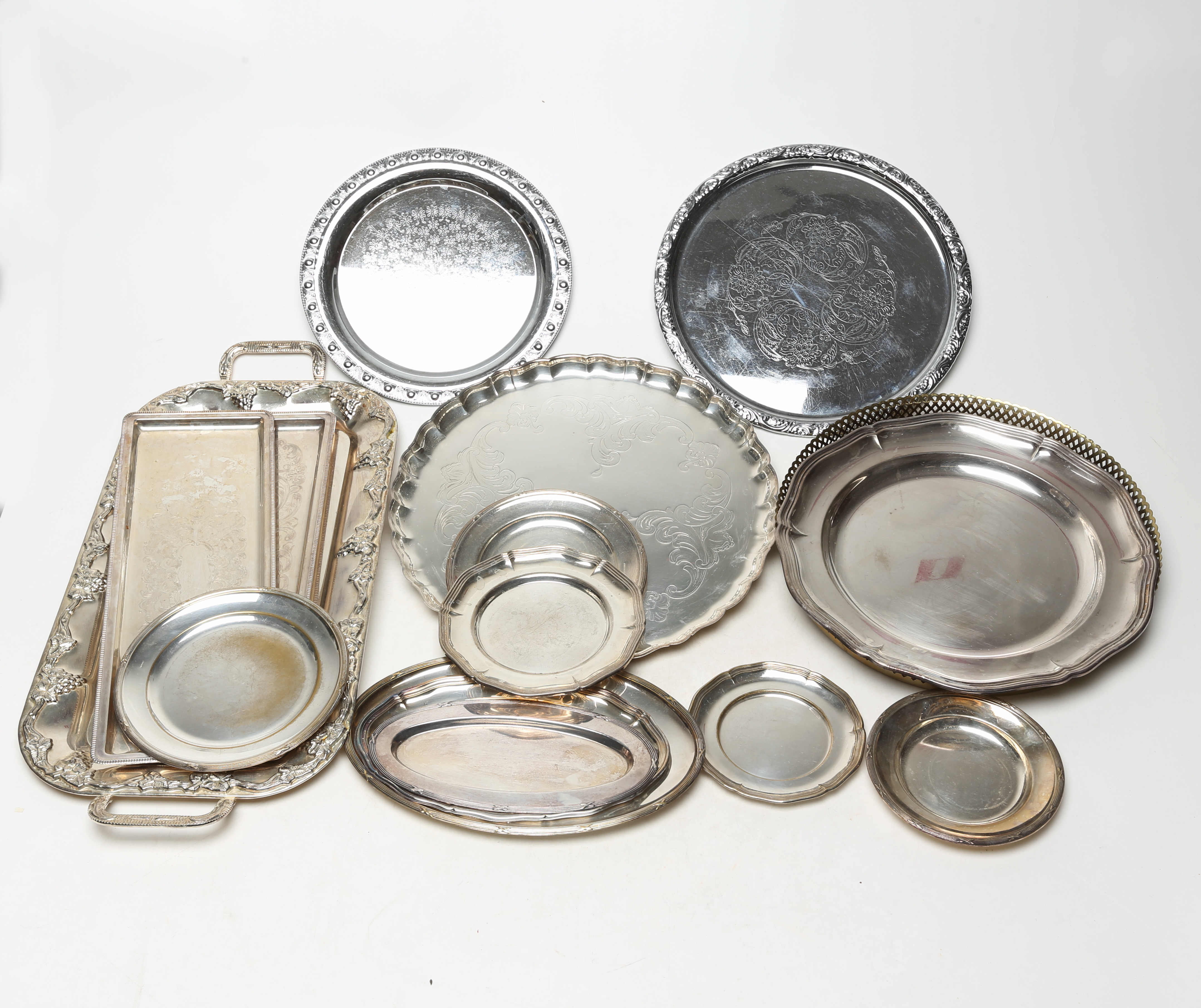 METALLBRICKOR, 16 delar, bland annat nysilver.