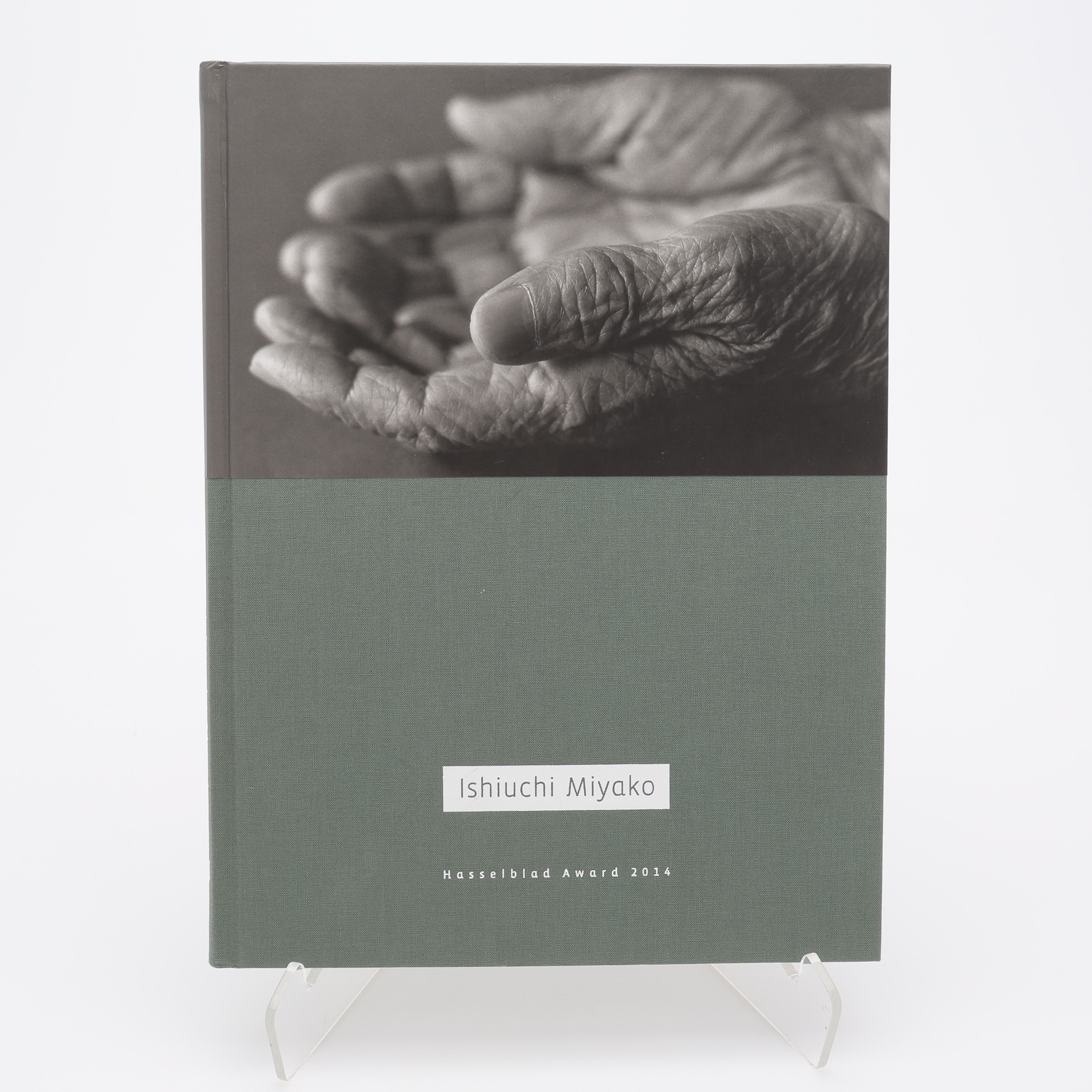 FOTO. DEN JAPANSKE FOTOGRAFEN ISHIUCHI MIYAKOS MONOGRAFI SOM UTGAVS I SAMBAND MED ATT HON TILLDELADES HASSELBLADSPRISET 2014.
