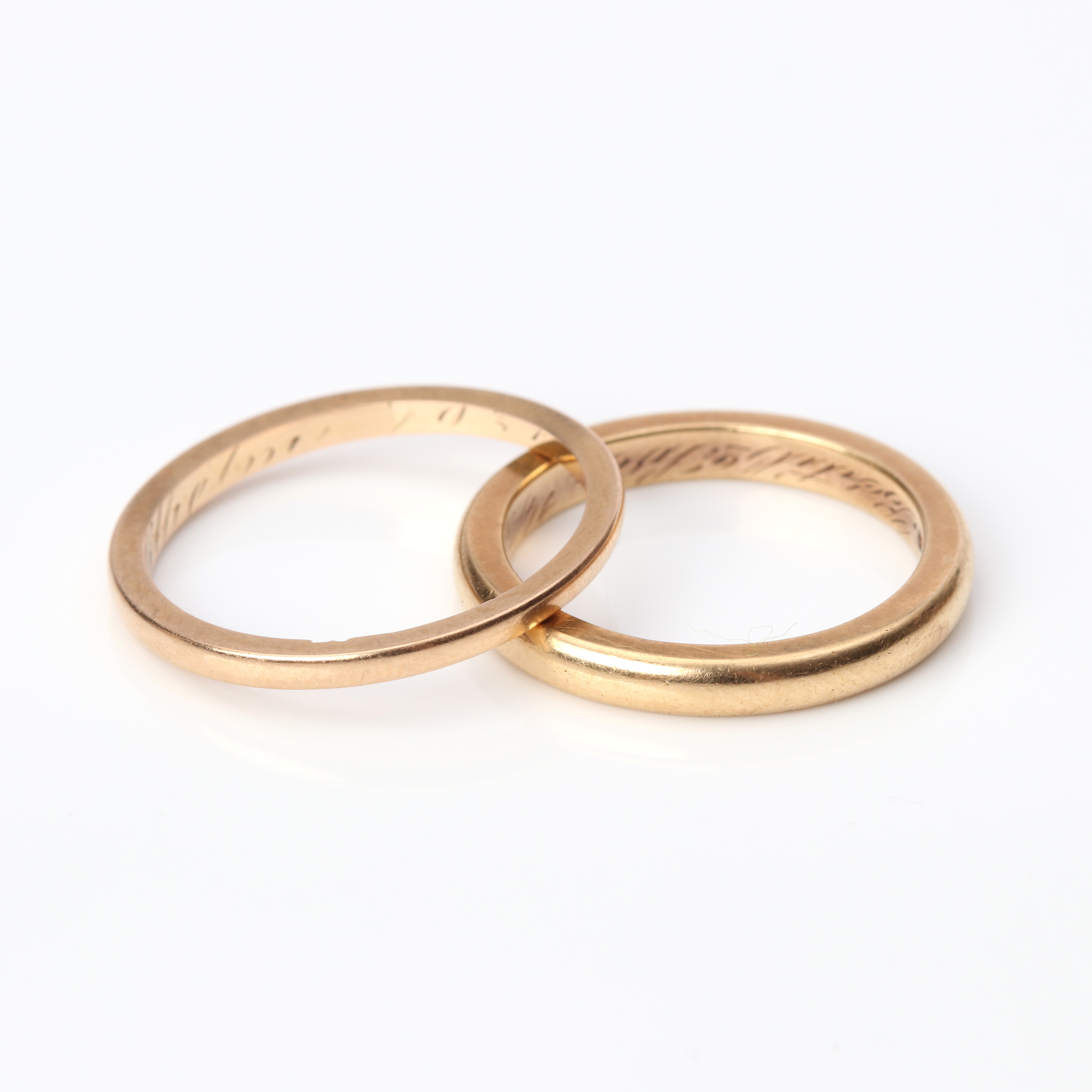 GULDRINGAR, TVÅ ST. 18k guld, vikt ca 8,4 gram.