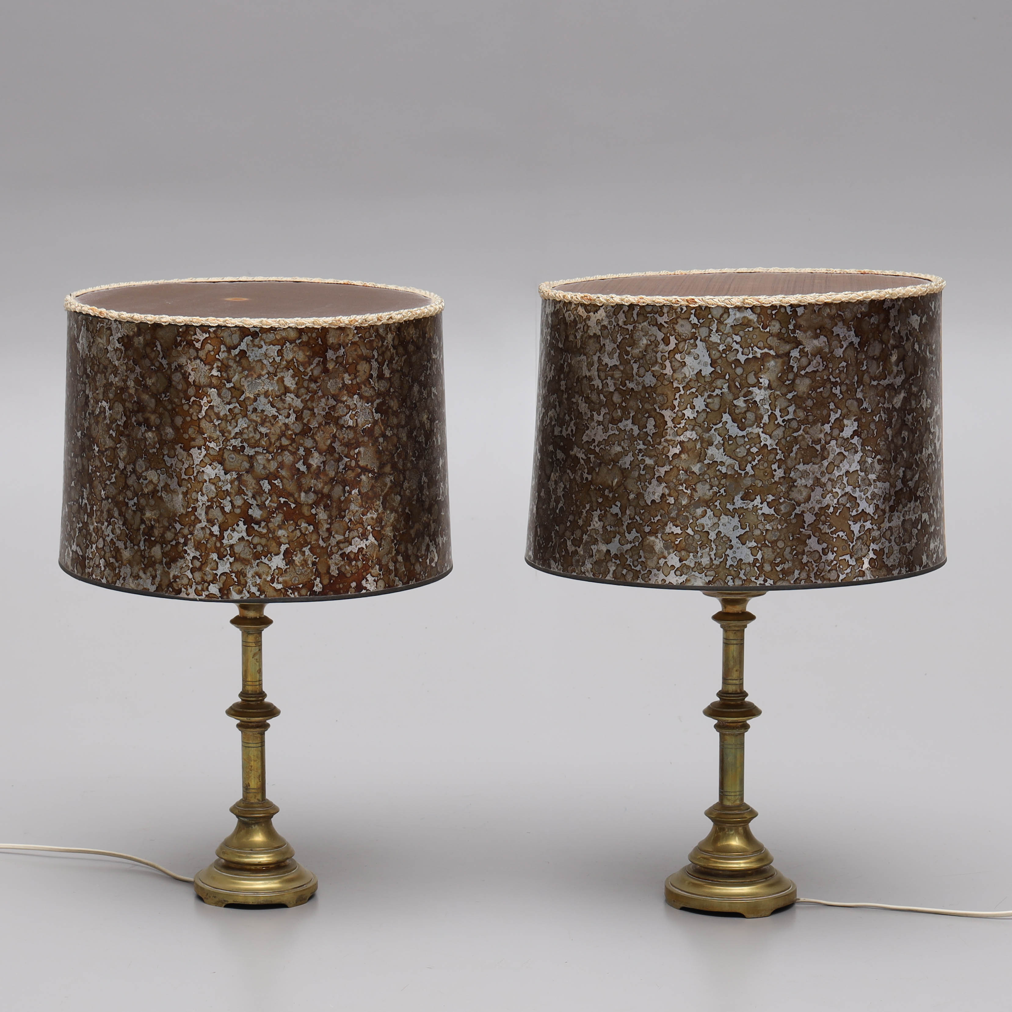 BORDSLAMPOR, ett par, mässing, 1900-tal.