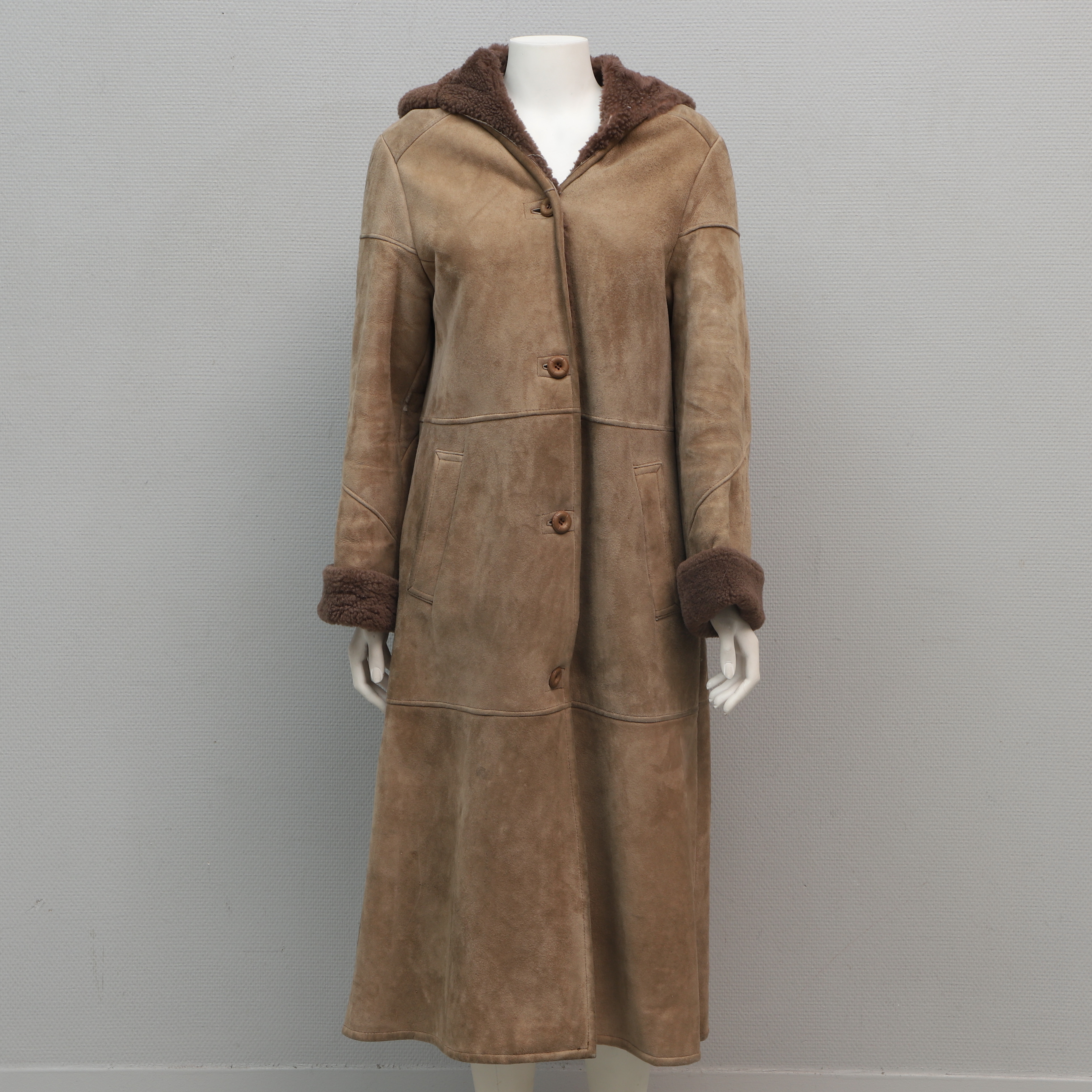 KAPPA med kapuschong, skinn/mocka, ky Brandt & Cokb, Kokkola, Finland.