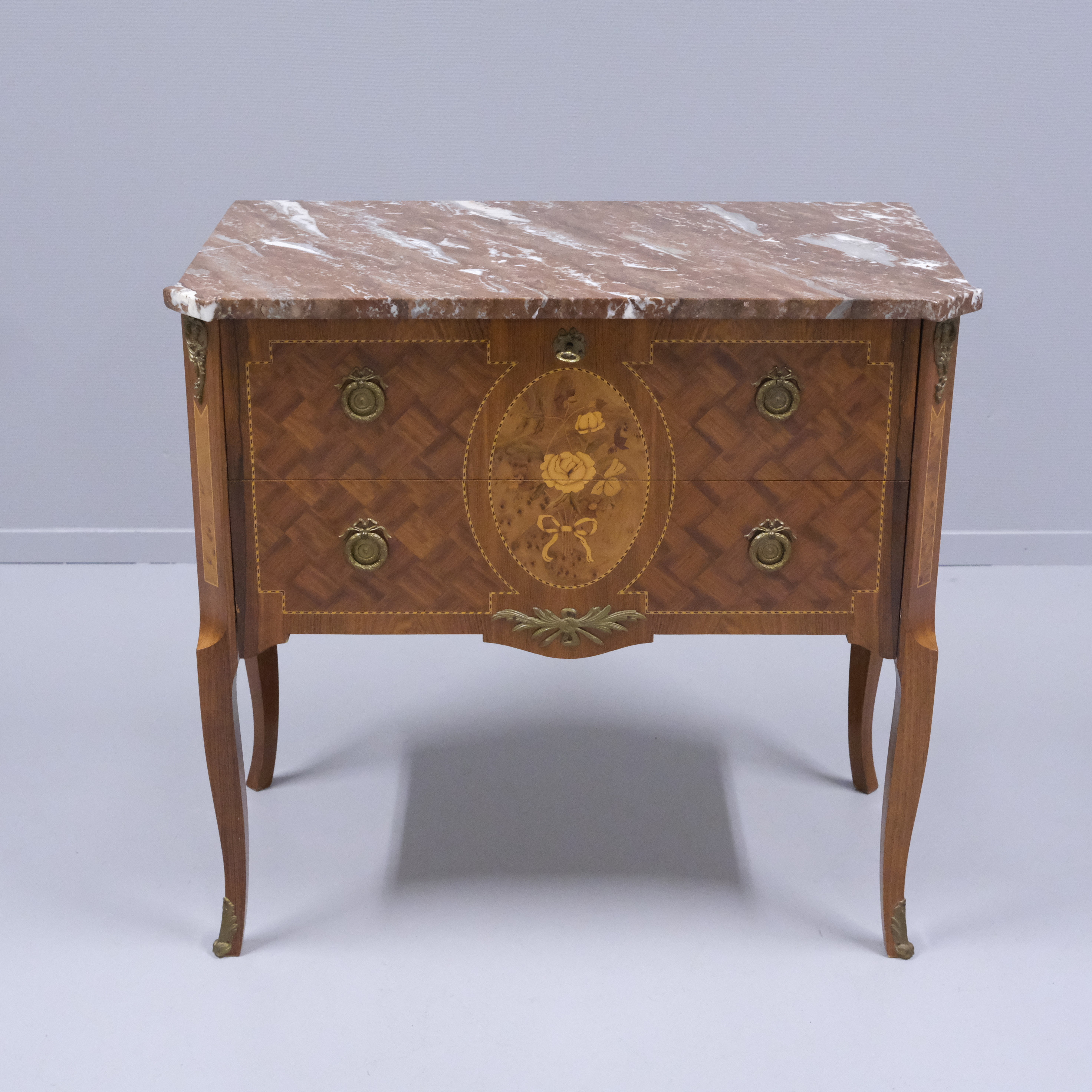 BYRÅ MED STENSKIVA, GUSTAVIANSK STIL, SVENSK MÖBELINDUSTRI.