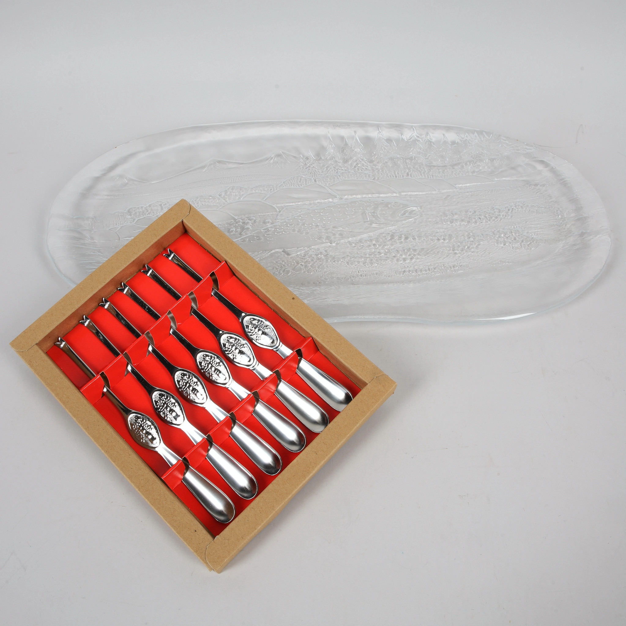 LAXFAT & SKALDJURSGAFFLAR, glas & rostfritt stål, 7 delar, 1900-tal.