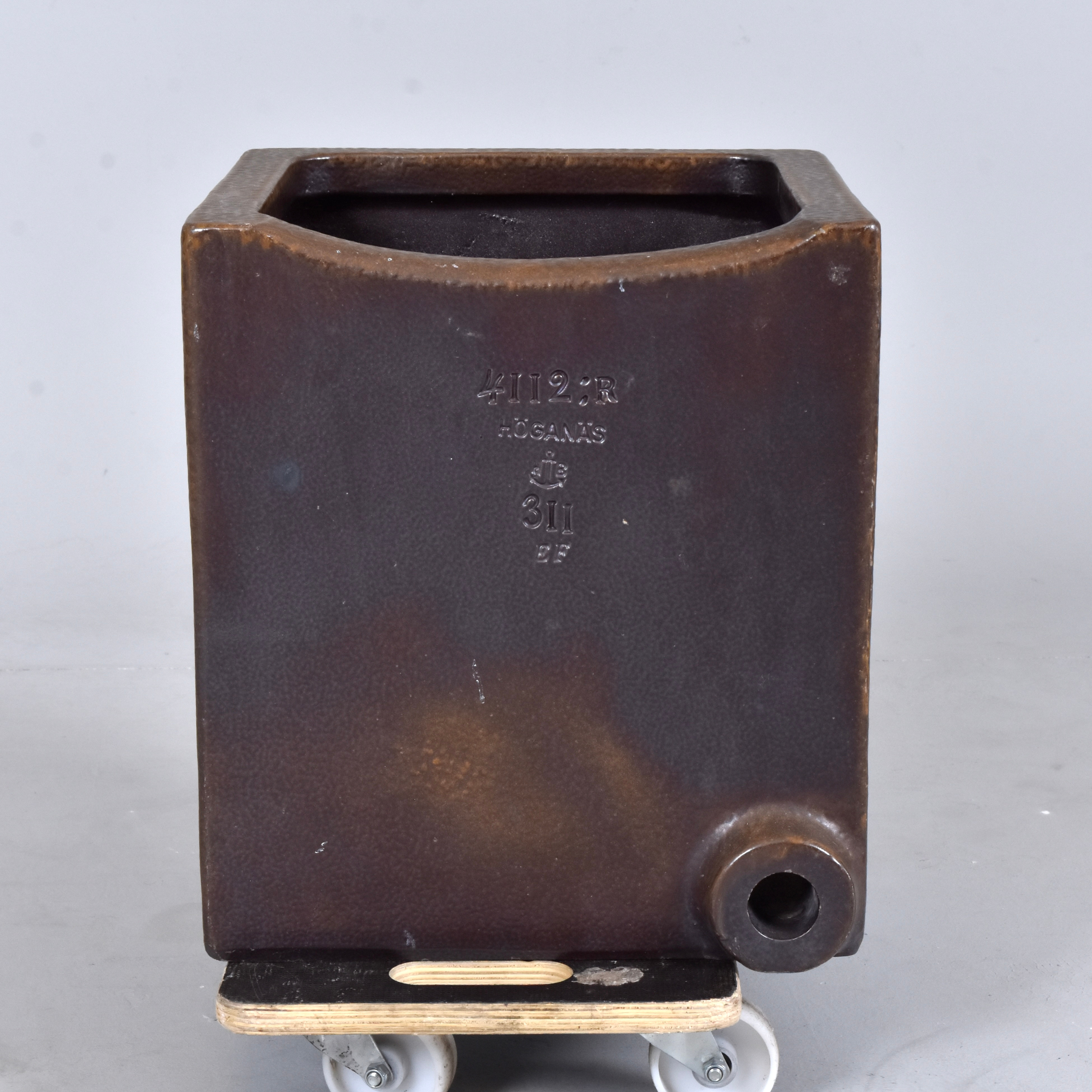 VASK, saltglaserat stengods, 1900-talets 1 hälft.