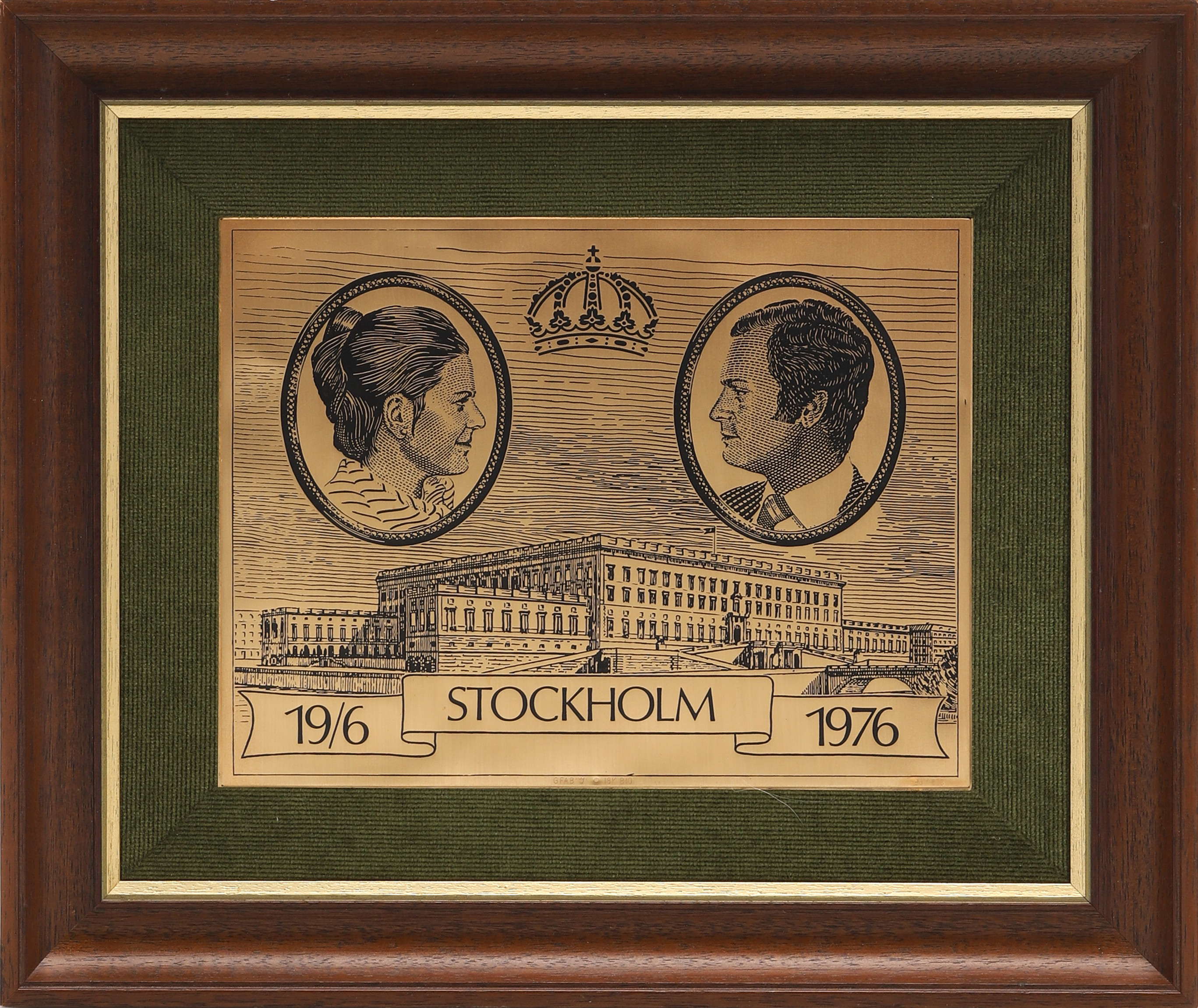 PLAKETT, 18 k guld. Bröllopstavla "Kung Carl XVI Gustav Drottning Silva 1976". Upplaga om 20/800 . Guldfynd Plakett AB. Vikt ca 101 gram.