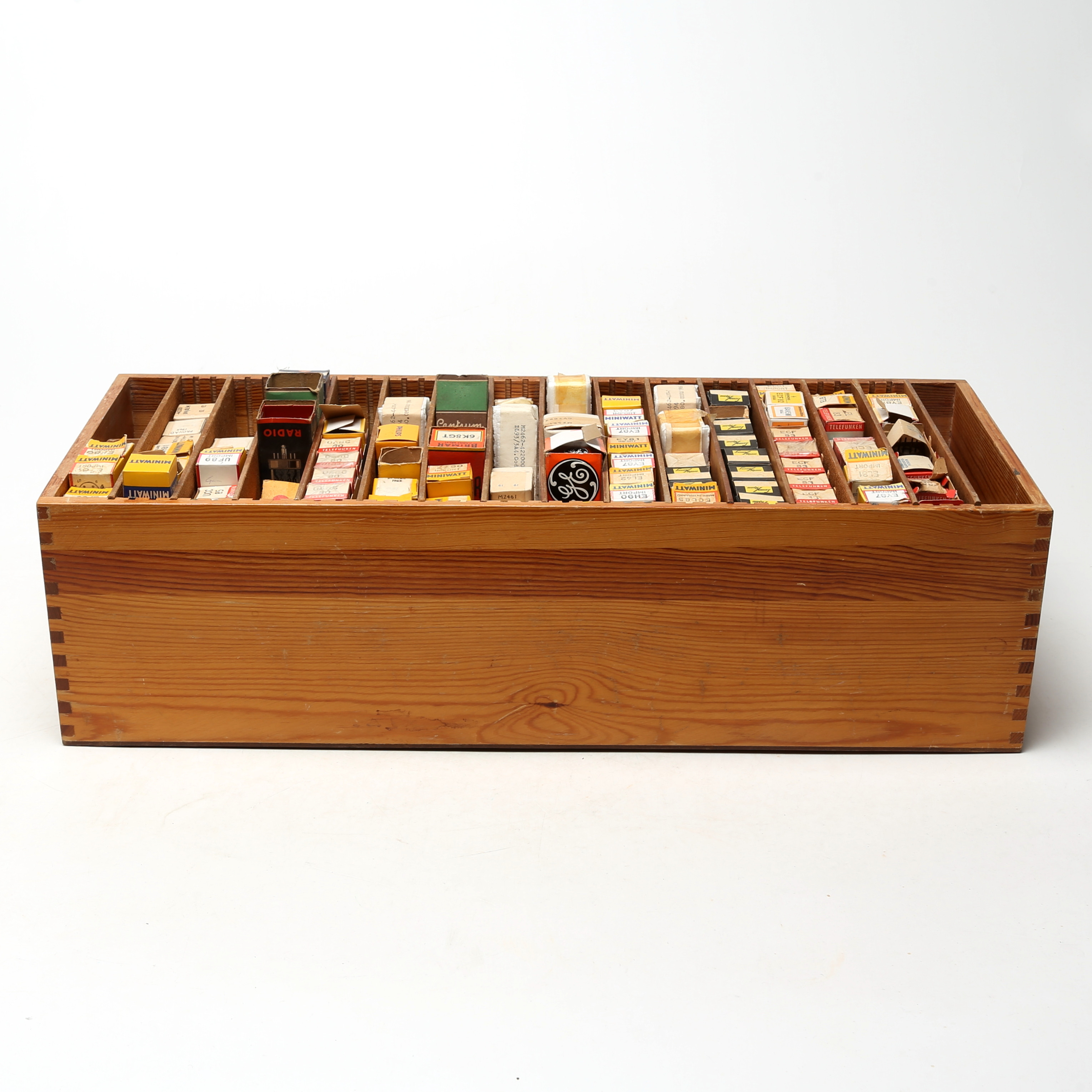 RADIORÖR, Miniwatt, oanvända i låda.