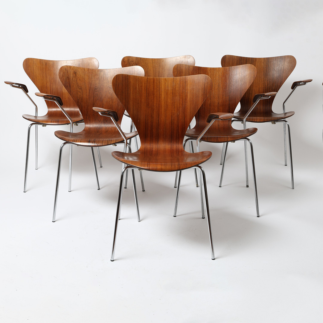 ARNE JACOBSEN. "Sjuan" karmstolar, palisander, 6 st Fritz Hansen, Danmark.