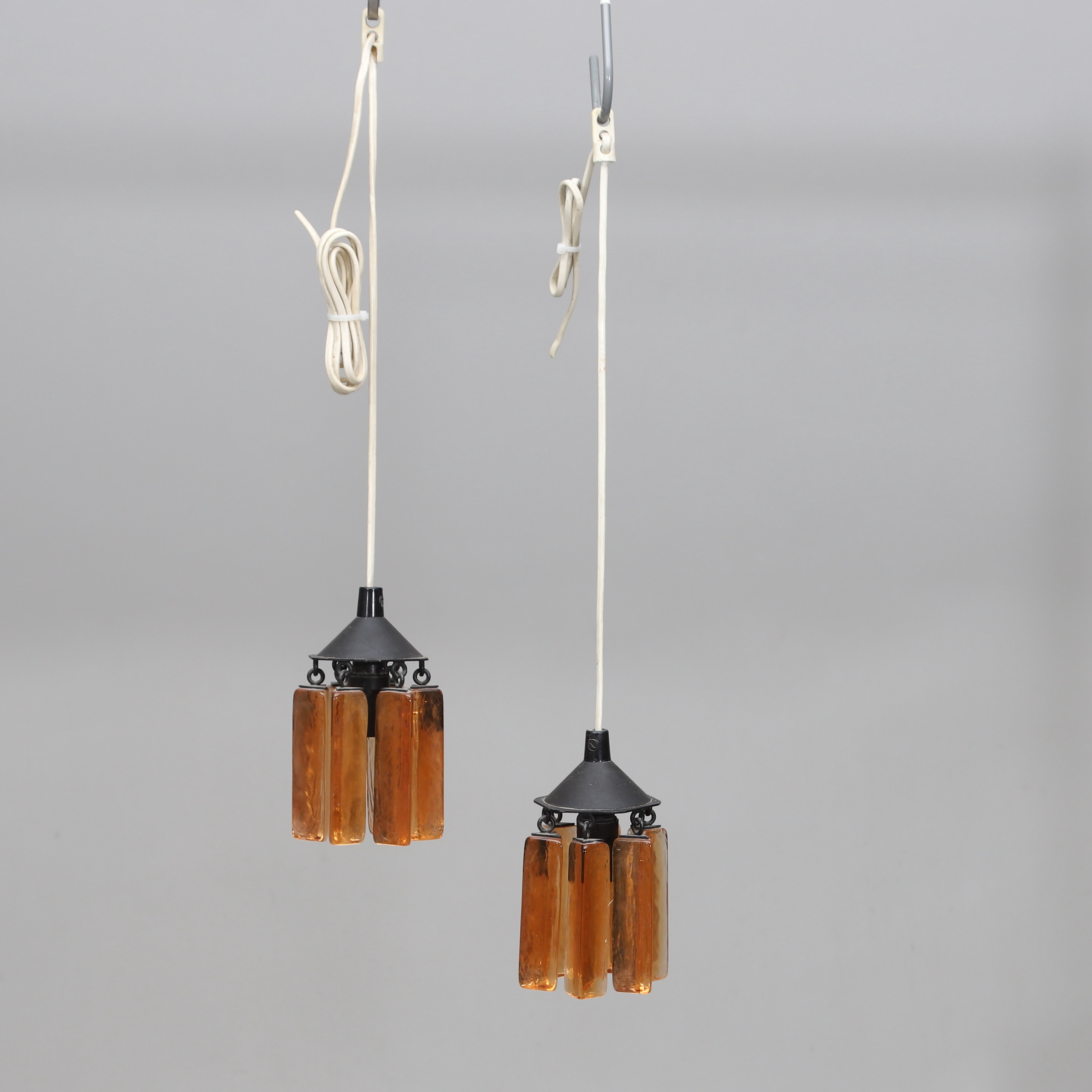 FÖNSTERLAMPOR, 1 par, glas/metall, Urshult glasbruk, Sverige, 1960-/70-tal.