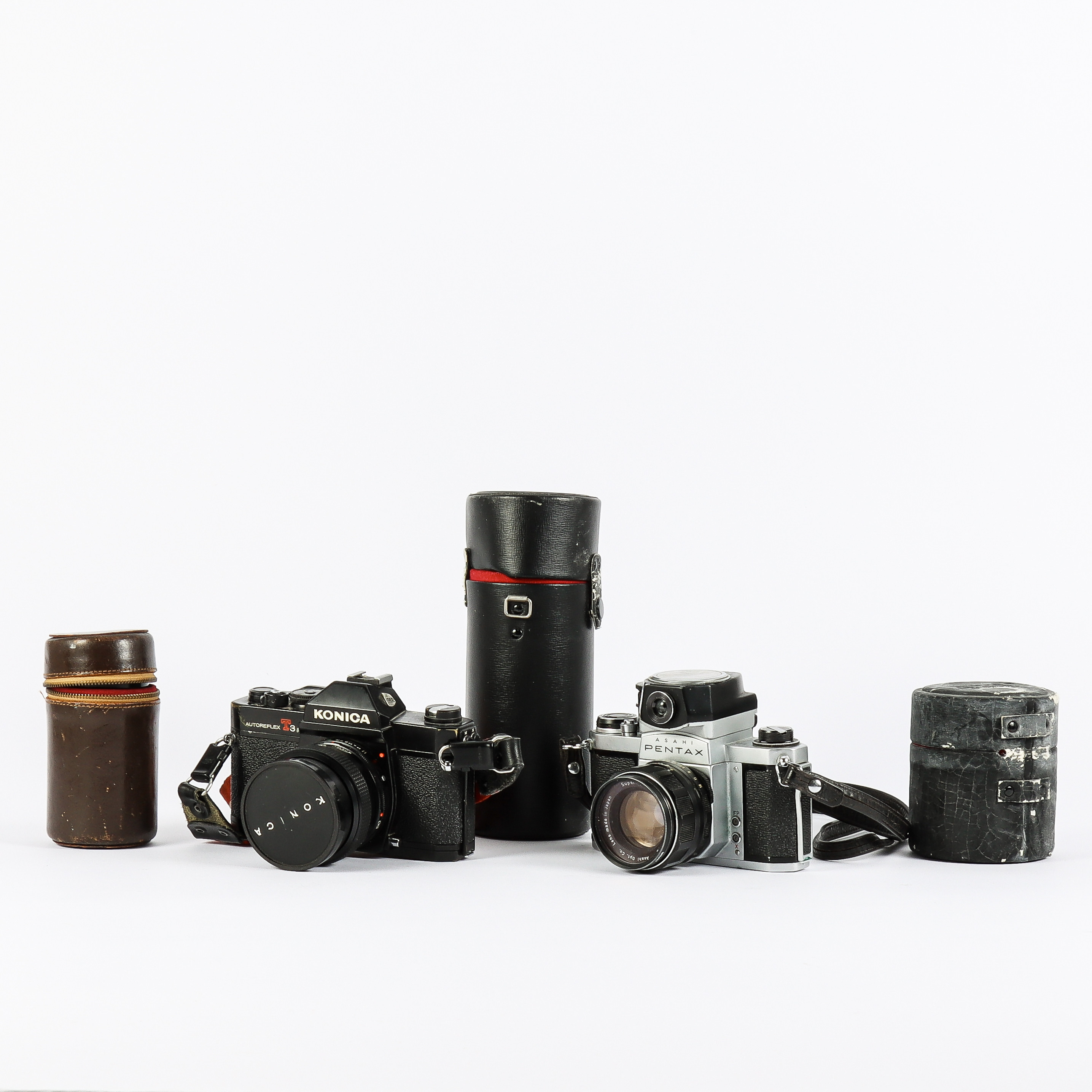 KAMEROR, Pentax och Konica med tillbehör.