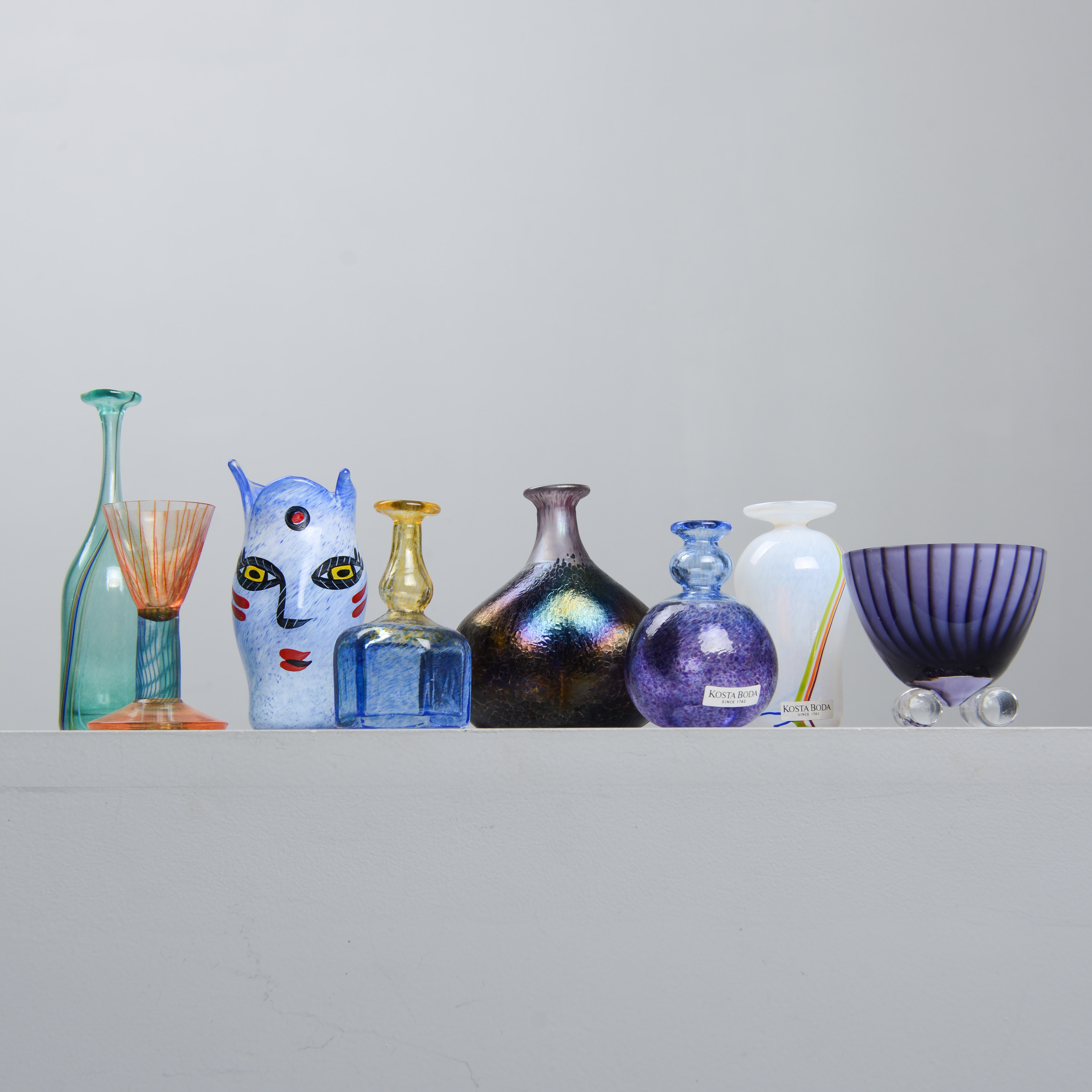 KOSTA BODA, miniatyrer, 8 st, Bertil Vallien, Kjell Engman & Ulrica Hydman Vallien.