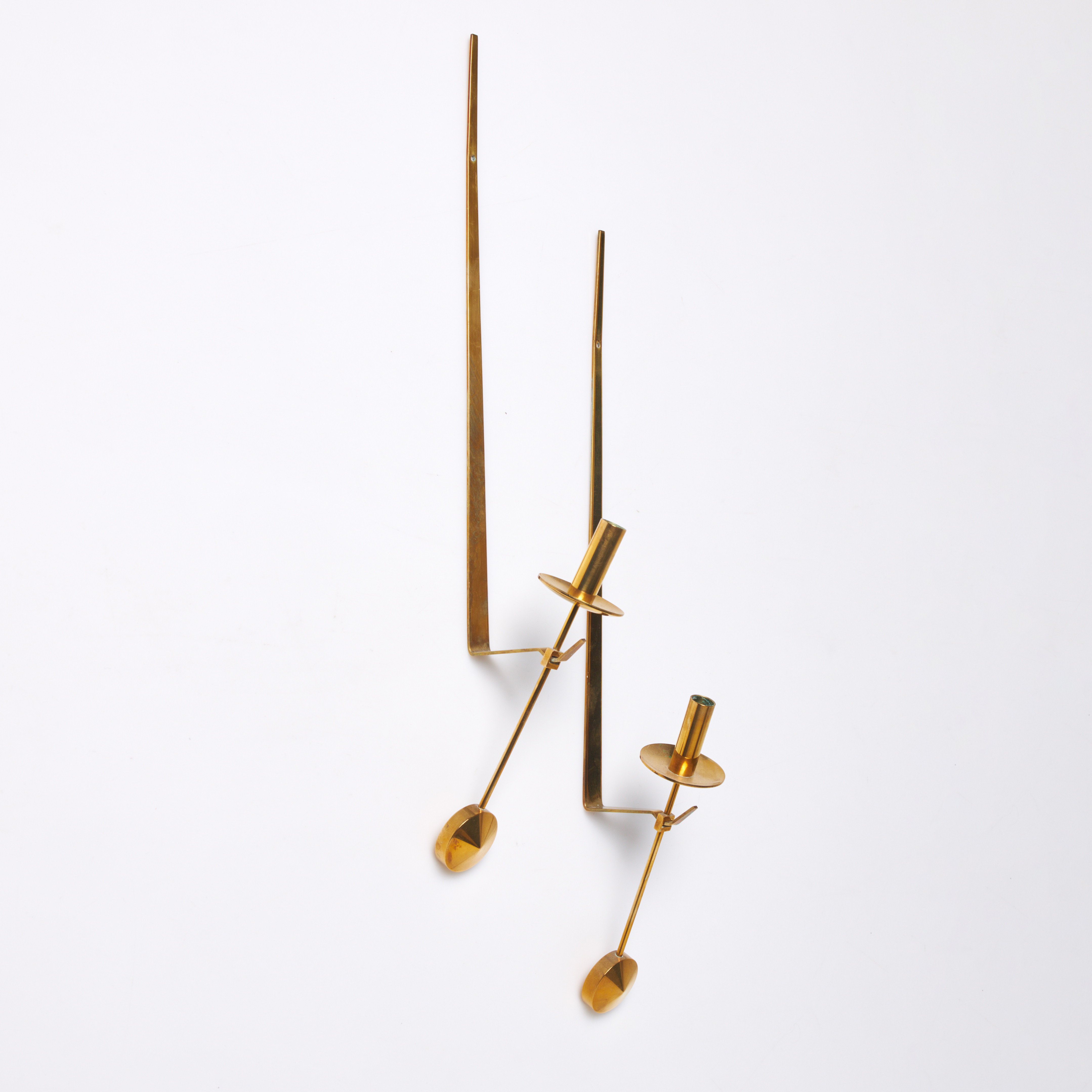 PIERRE FORSSELL. "Pendel", ett par, vägglampetter, mässing, Skultuna.