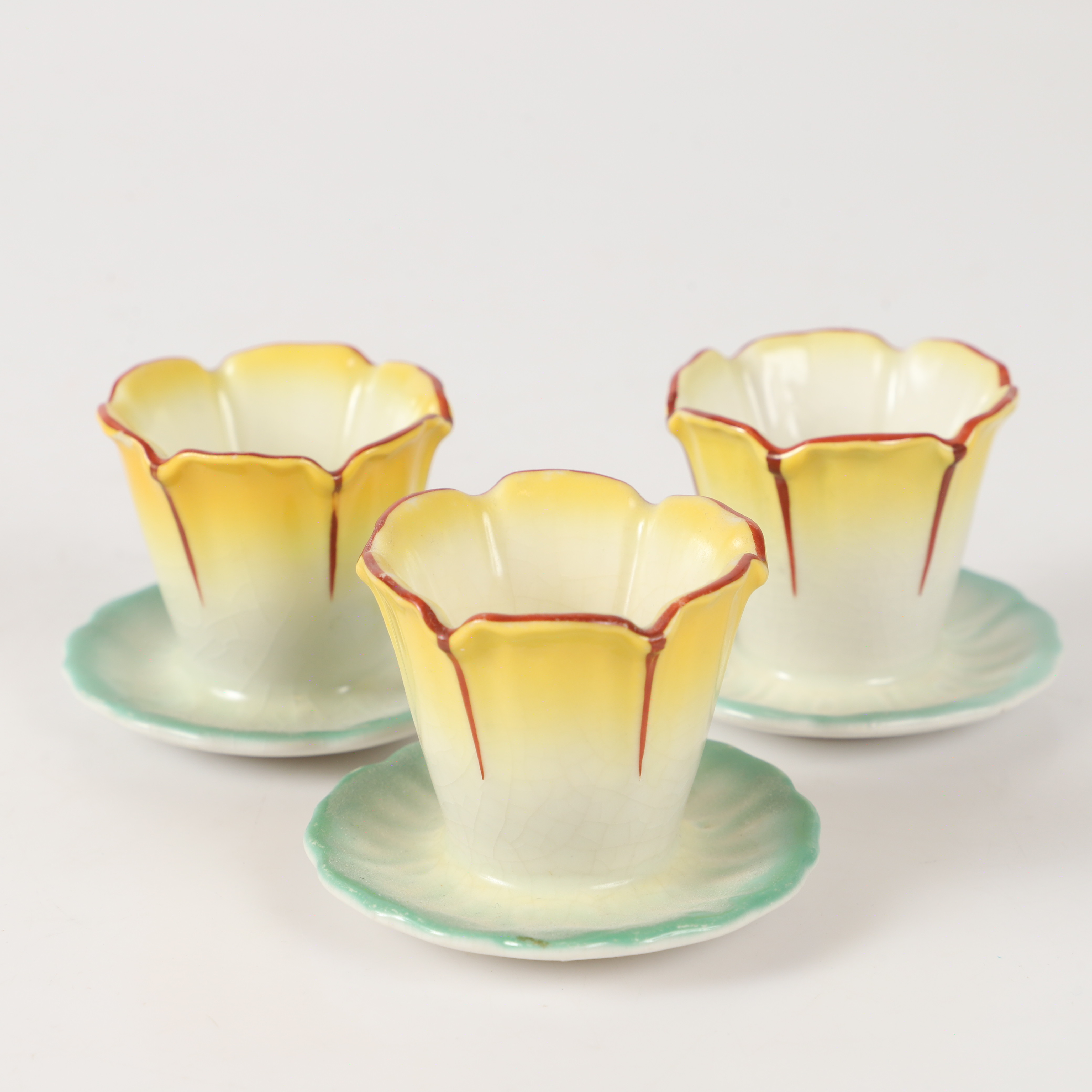 ÄGGKOPPAR, 3 stycken, i form av påskliljor, Gustavsberg, 1800/1900-tal.