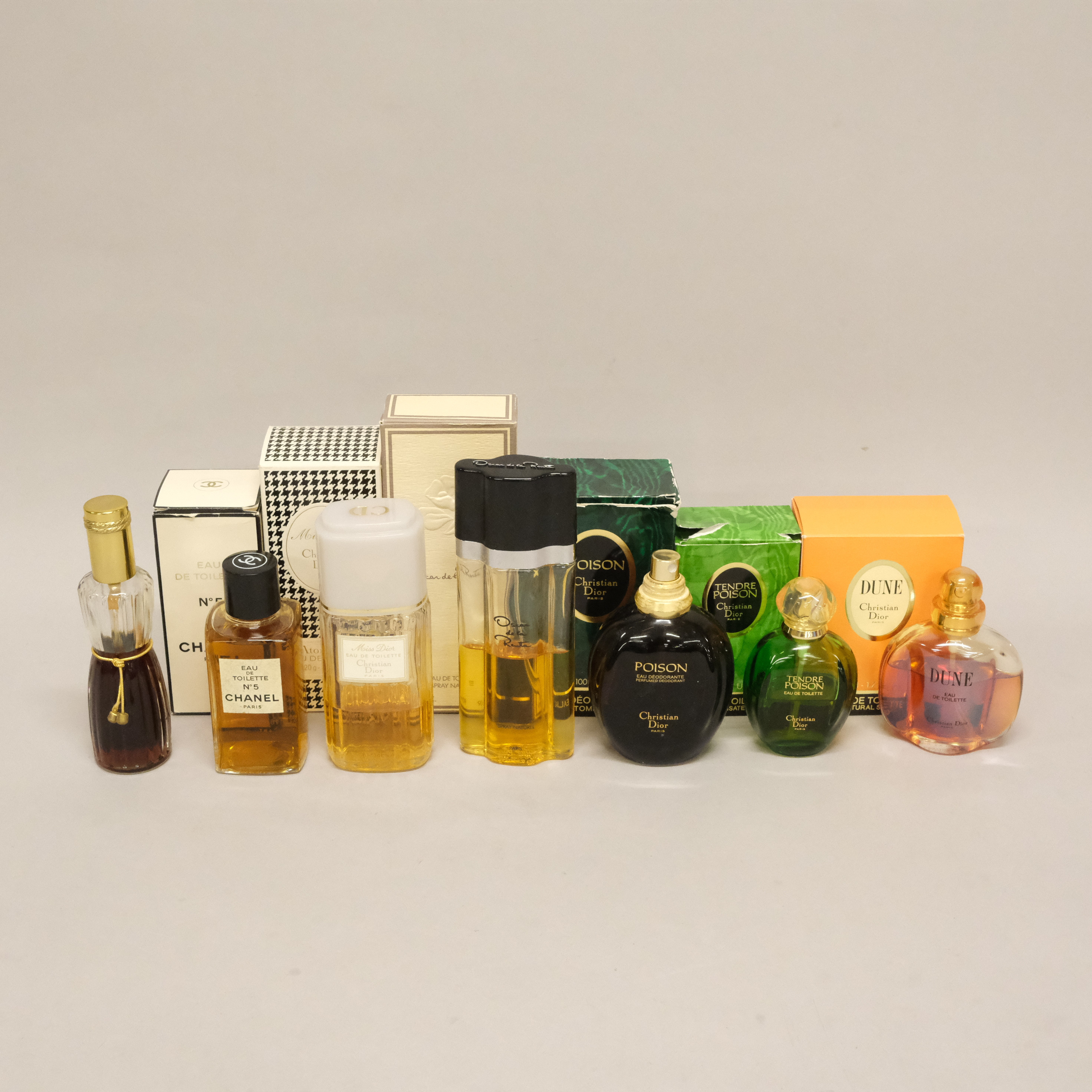 SAMLING PARFYMER, DIOR, CHANEL, OSCAR DE LA RENTA OCH ESTEE LAUDER, 8 STYCKEN.