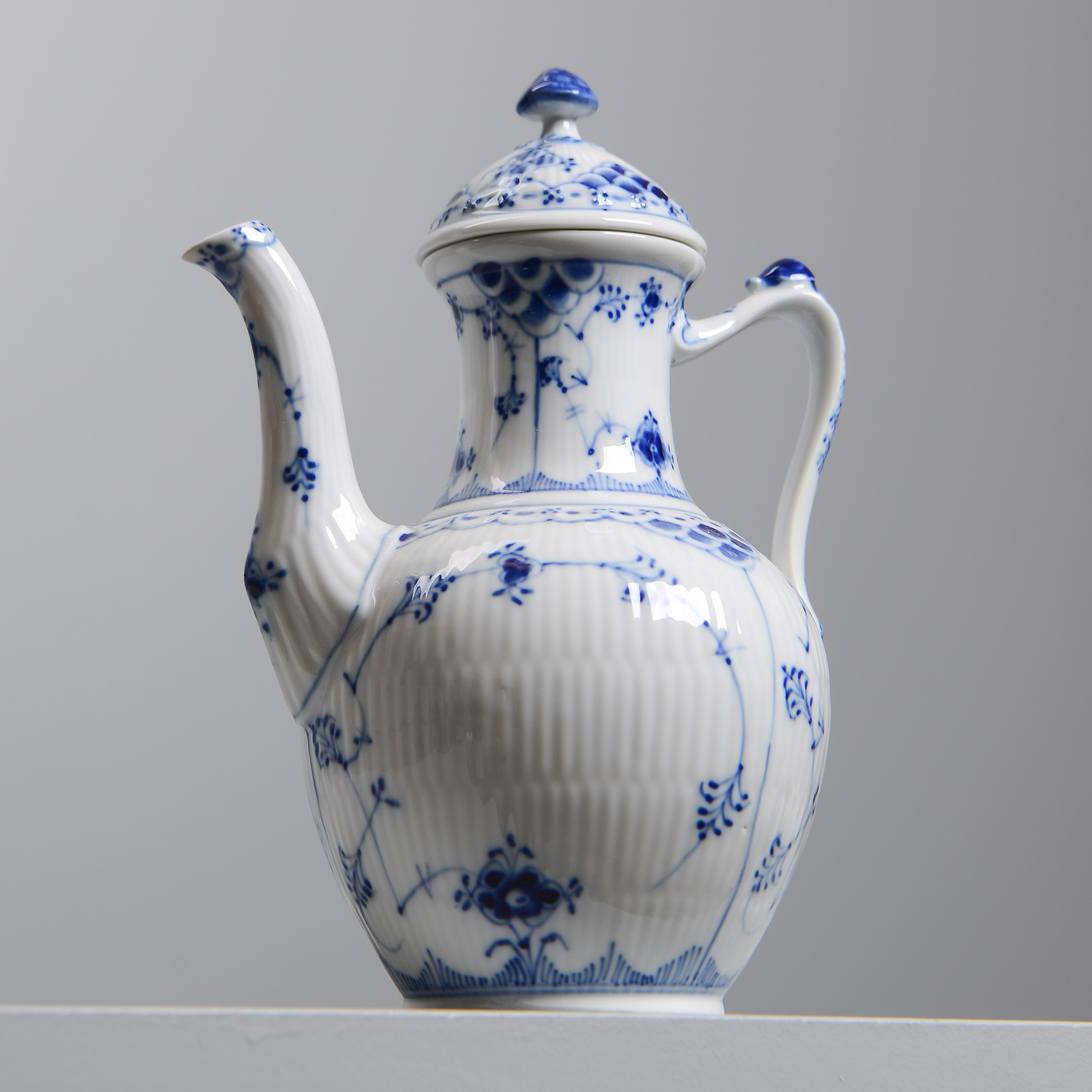 MUSSELMALET, kaffekanna, halvblond, Royal Copenhagen, Danmark.