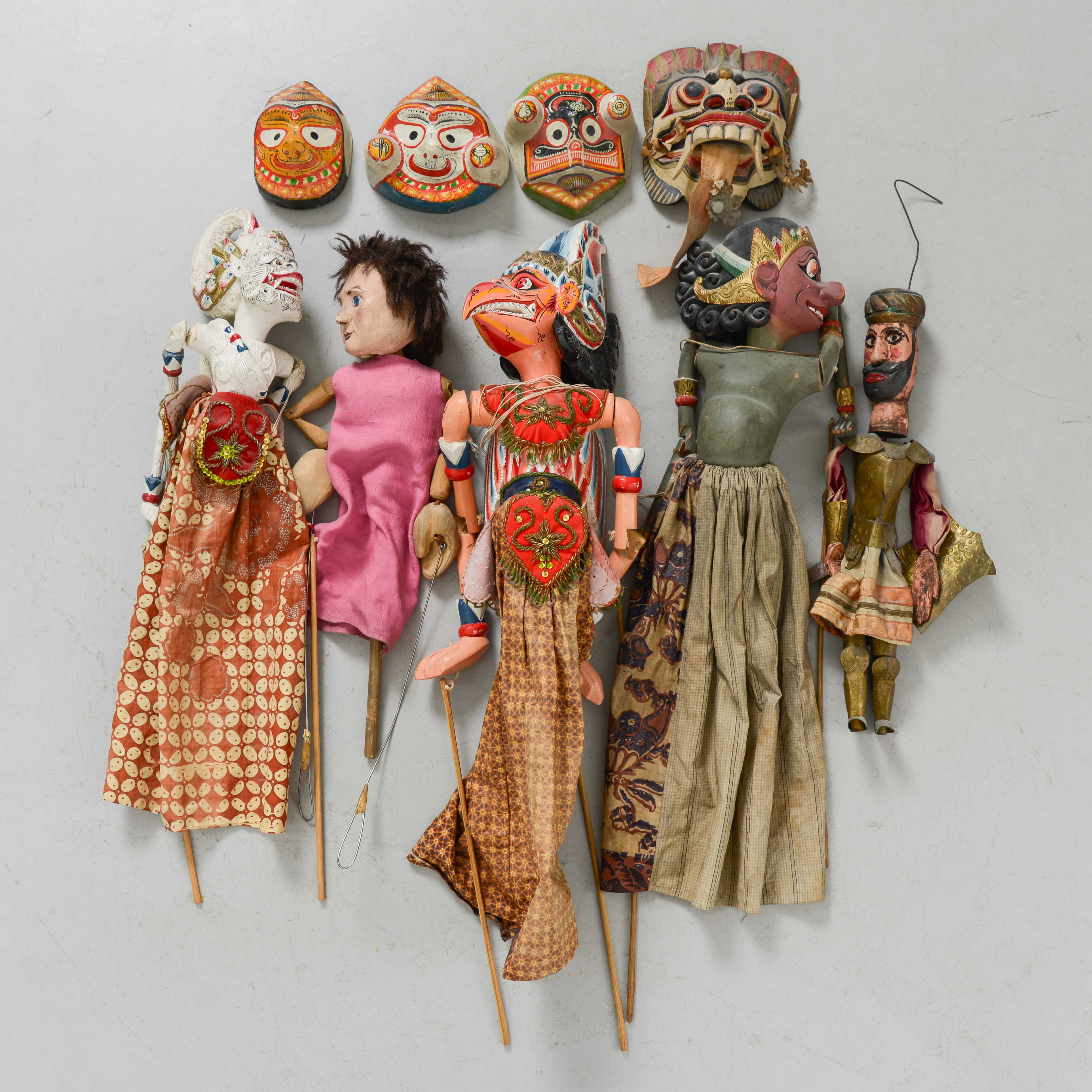 MARIONETTDOCKOR & TEATERMASKER, 5 + 4 st, mestadels Asien.