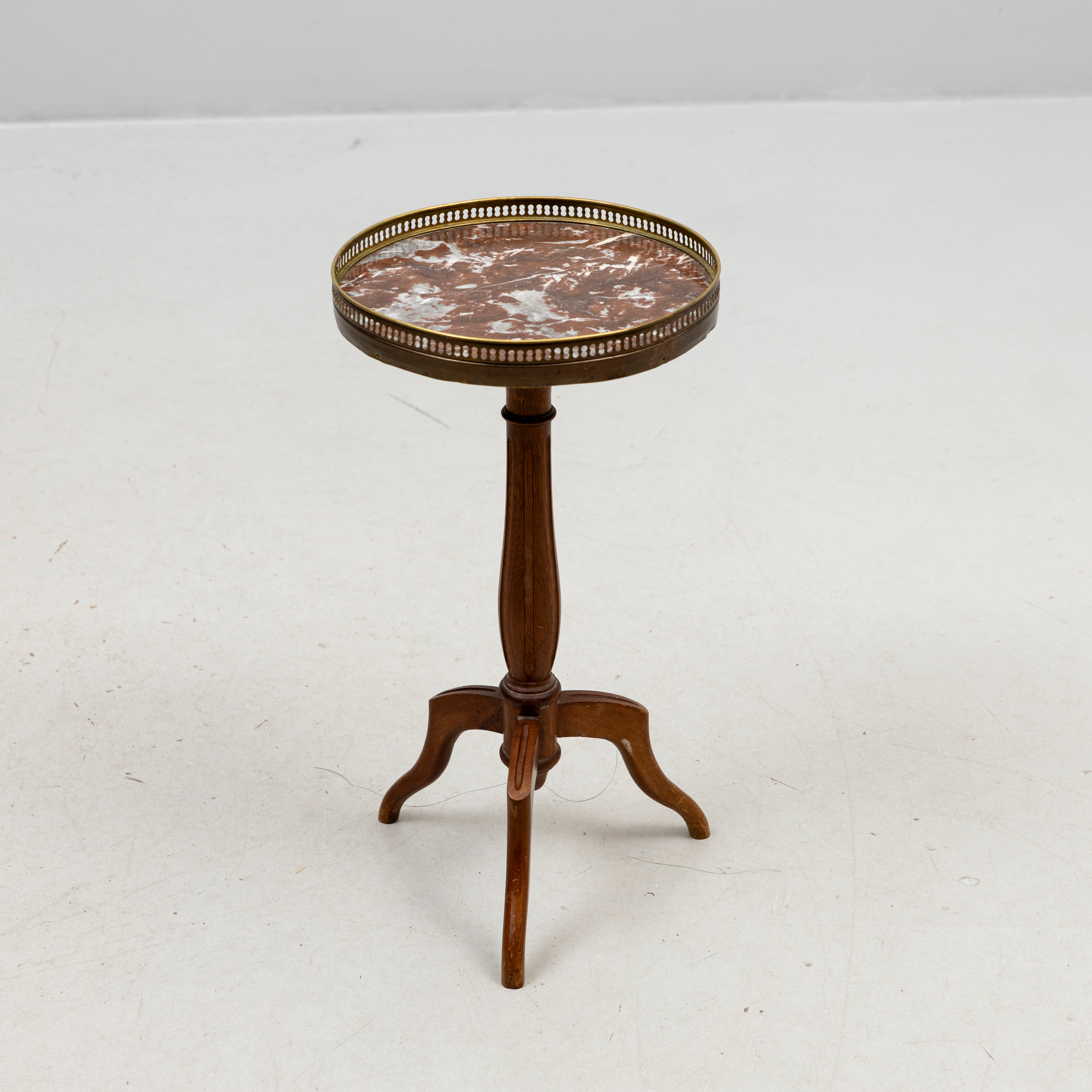 PIEDESTAL, mahogny, med stenskiva, 18/1900-tal.