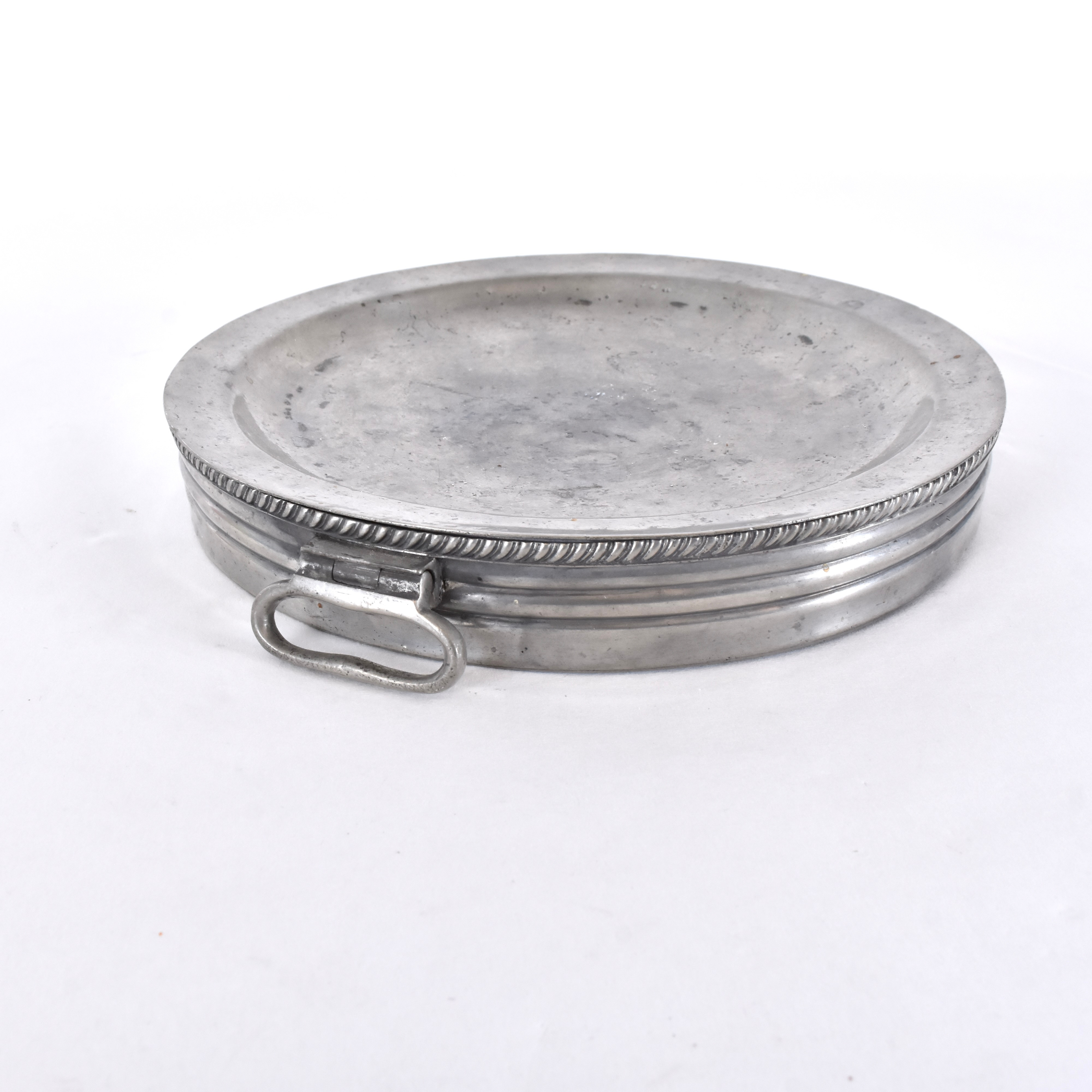 JAMES DIXON & SONS. värmetallrik, tenn, 1800-talets 2 hälft.