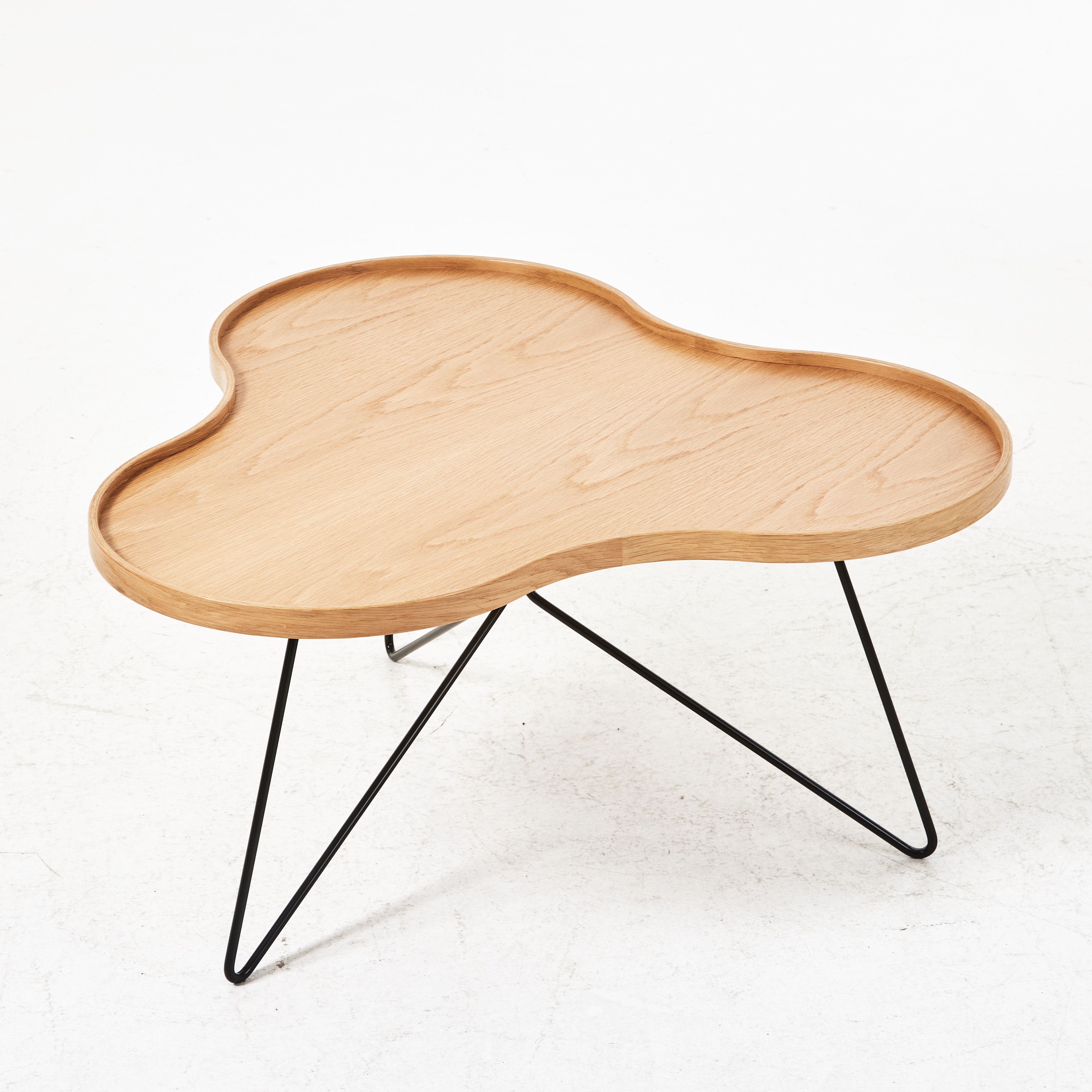 CHRISTINE SCHWARZER. "Flower", soffbord / sidobord, Swedese, etikettmärkt 2020.