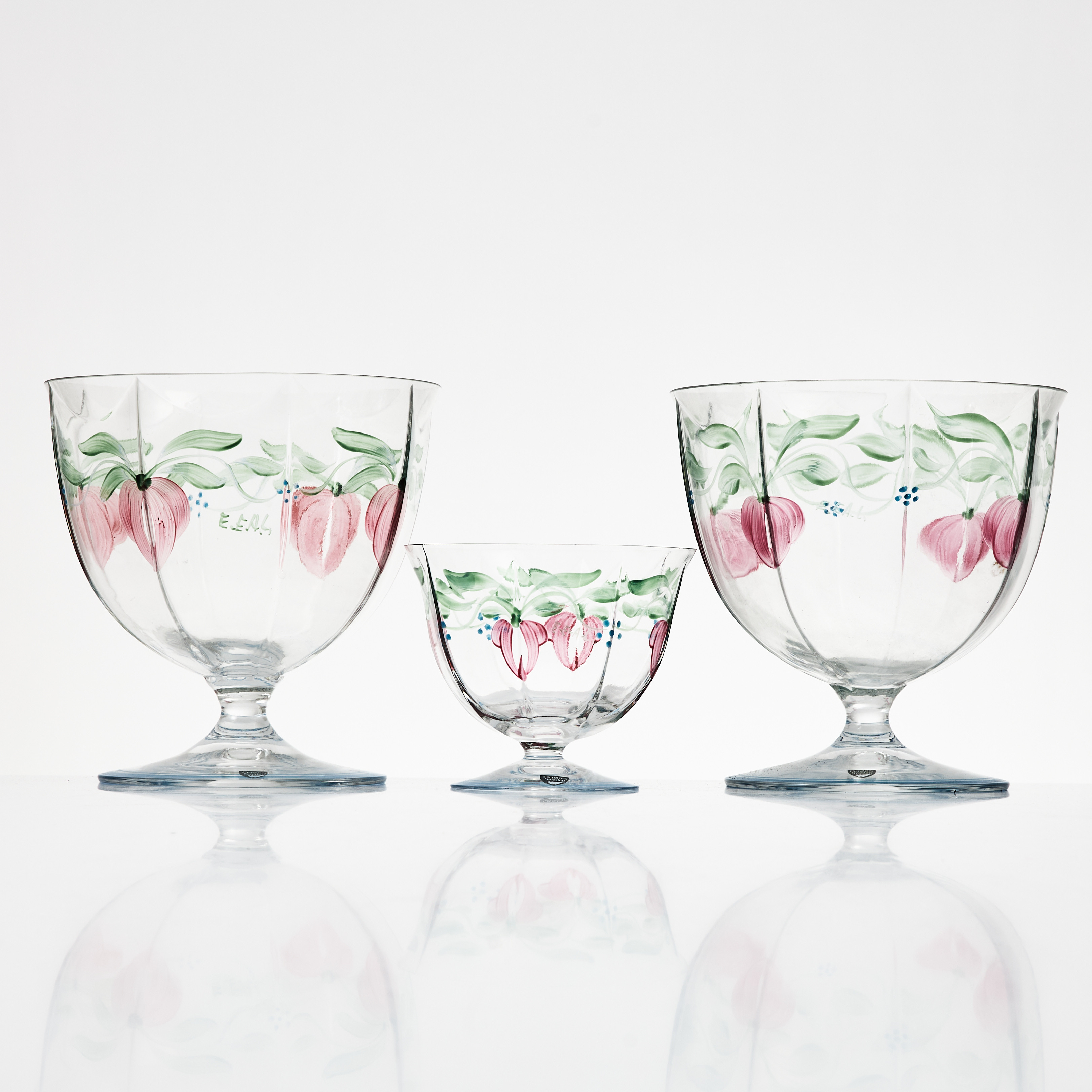 EVA ENGLUND. Skålar "Maja" 3 stycken, Orrefors. Handmålad dekor, signerade.