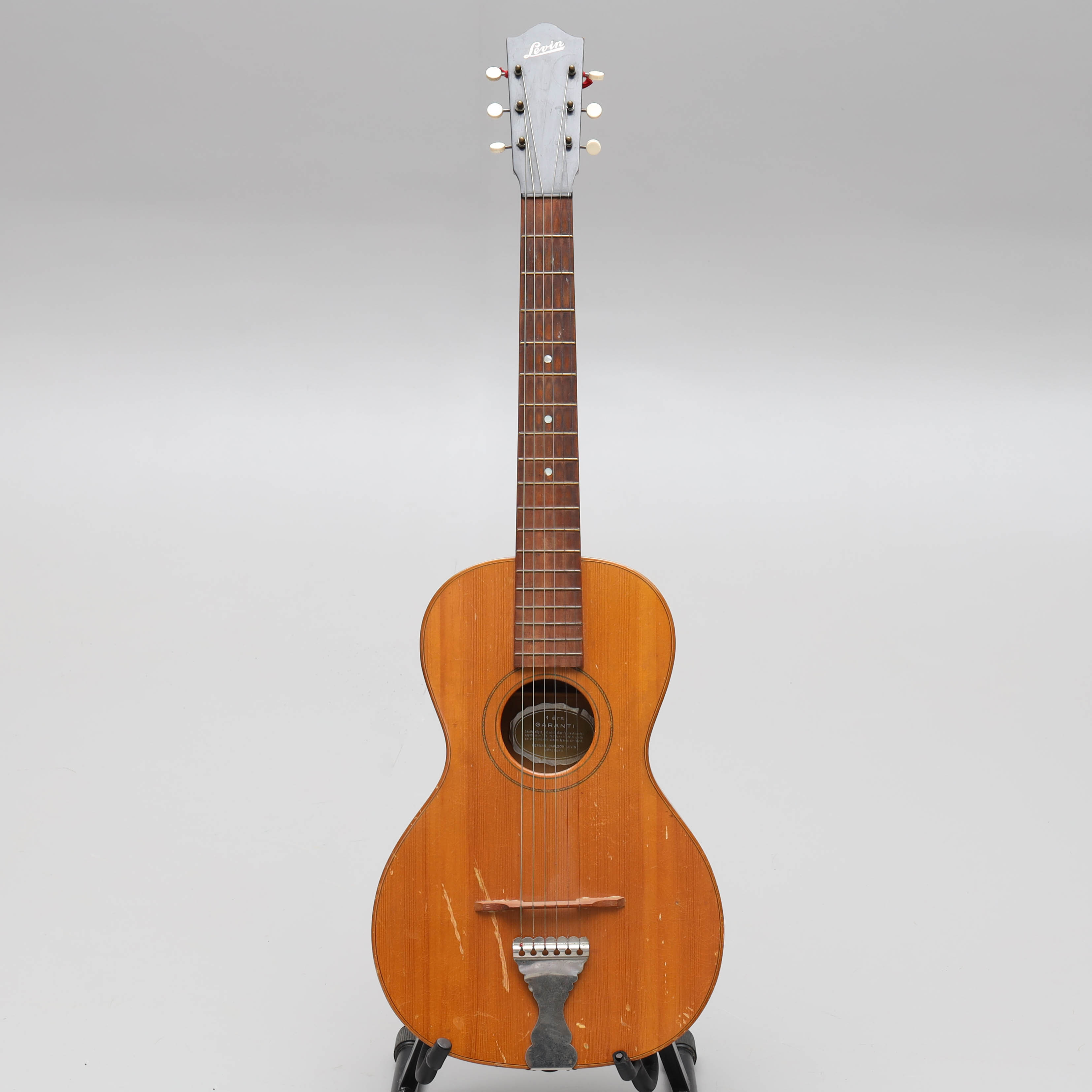 AKUSTISK GITARR, parlormodell, Herman Carlson Levin, Göteborg, 1937.