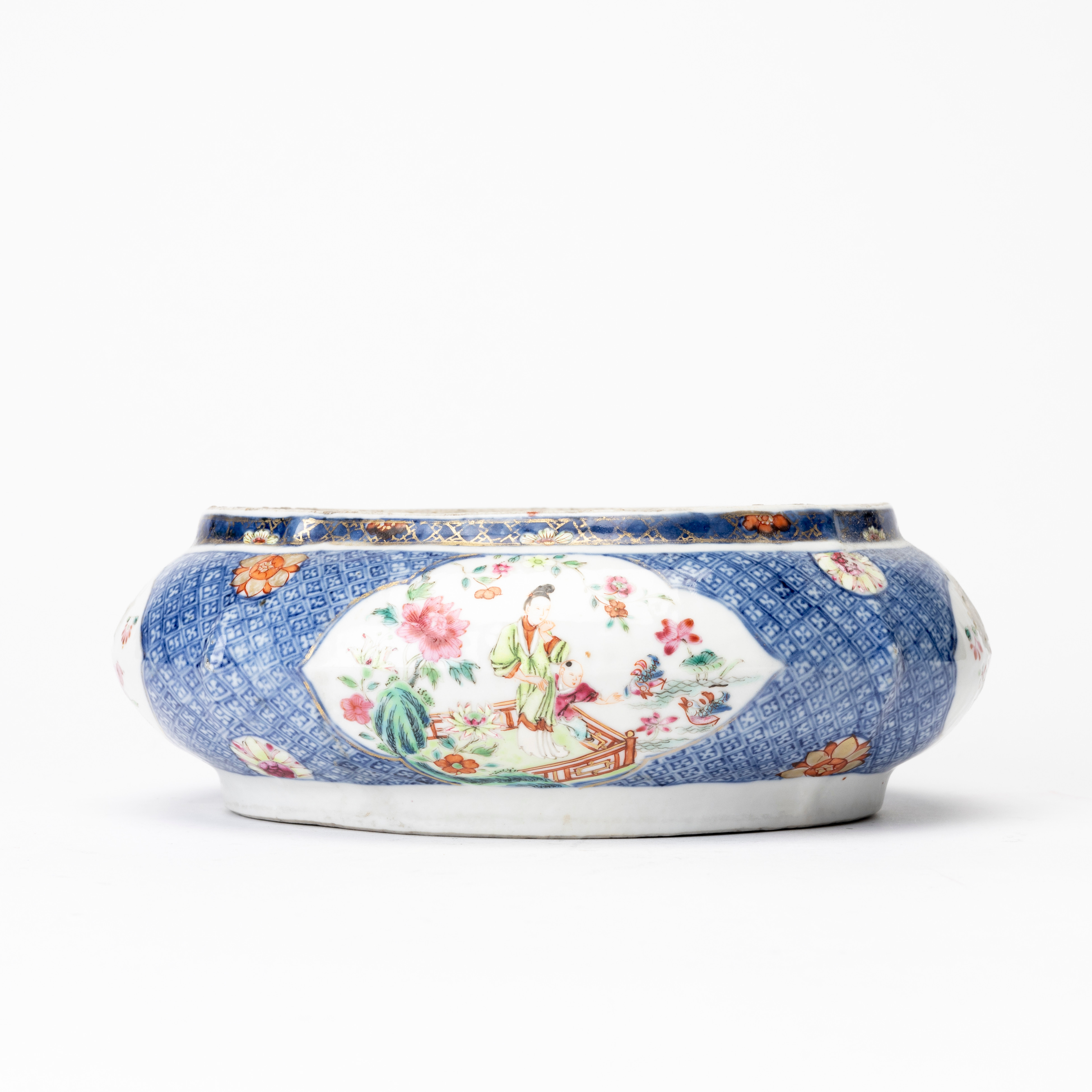 TERRIN, famille rose, porslin, Qianlong (1736-1795).