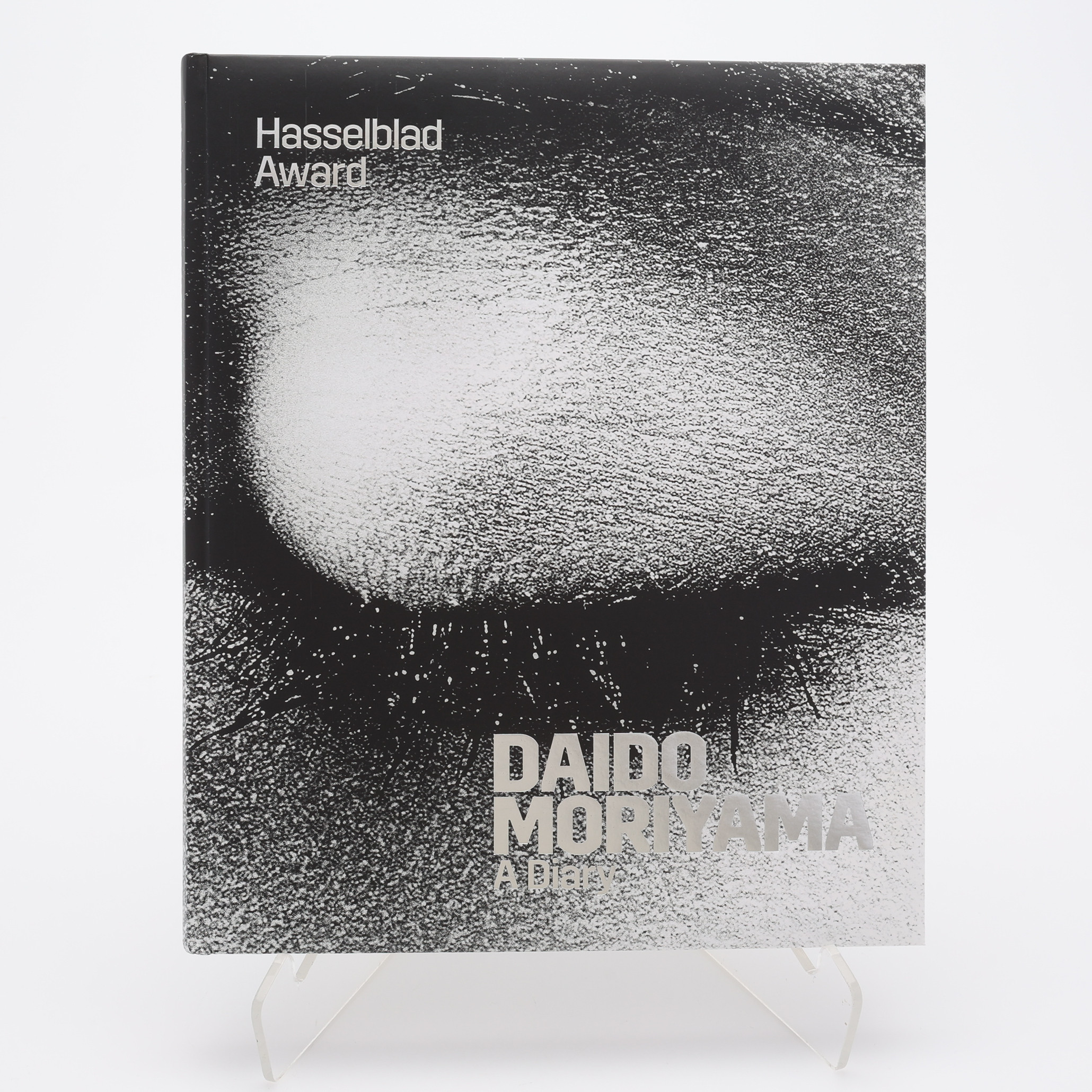 FOTO. DEN JAPANSKE FOTOGRAFEN DAIDO MORIYAMAS "A DIARY" I FÖRSTA UPPLAGAN SOM UTGAVS I SAMBAND MED ATT HAN TILLDELADES HASSELBLADSPRISET 2019.