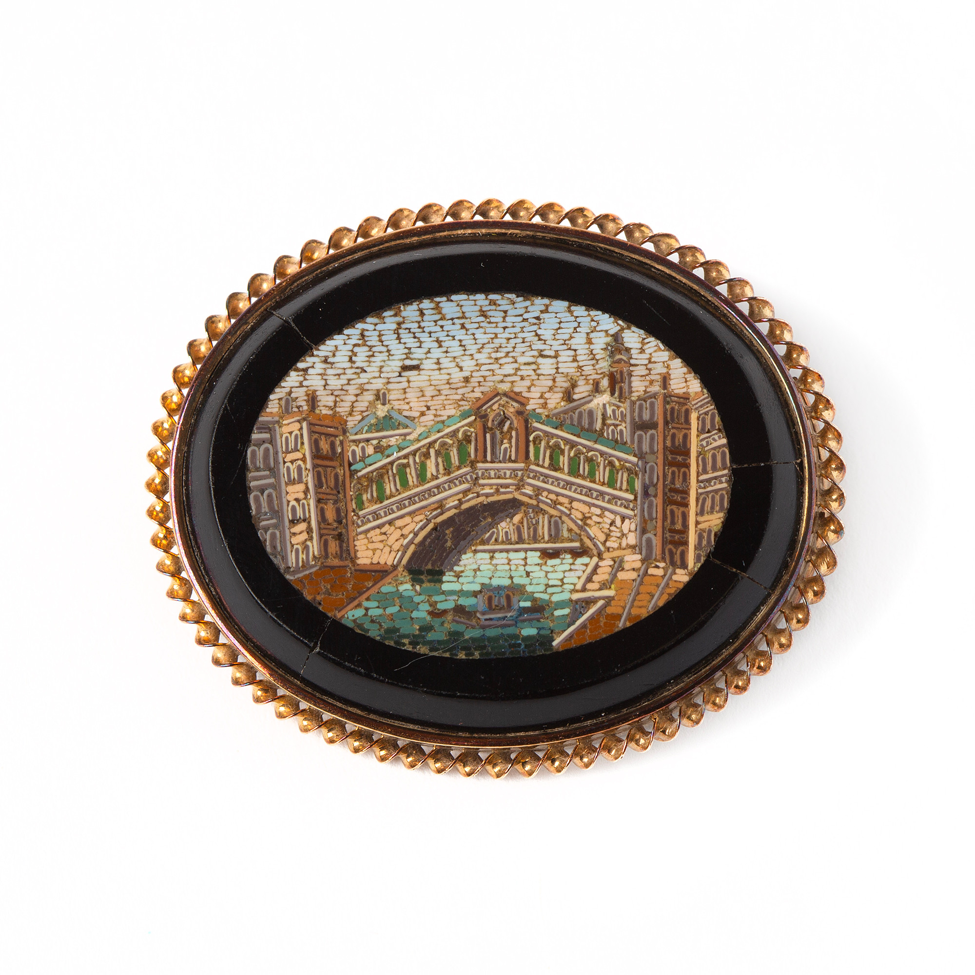 BROSCH, gulmetall med mikromosaik.