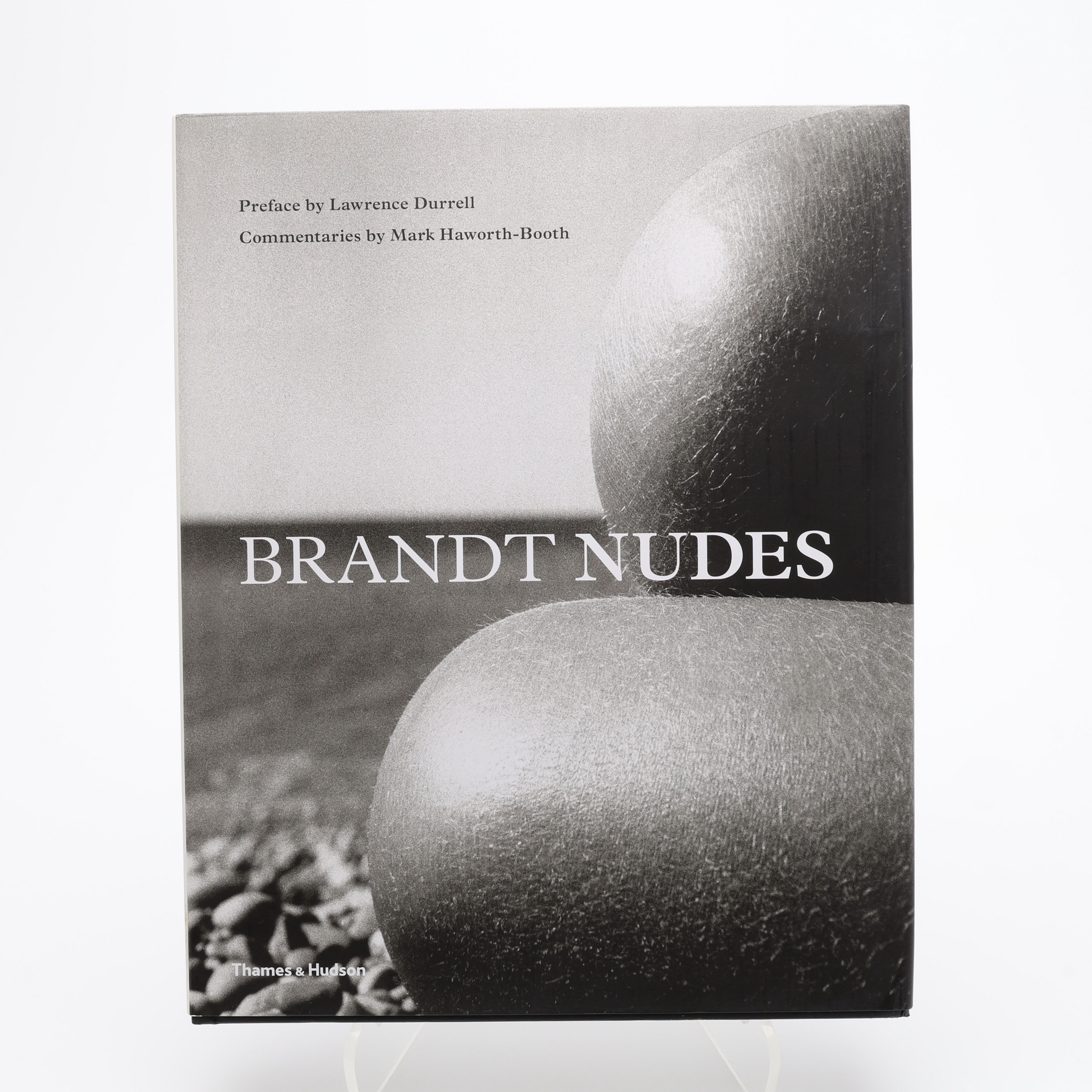 FOTO. DEN BRITTISKE FOTOGRAFEN BILLBRANDT'S POSTUMA "BRANDT NUDES. A NEW PERSPECTIVE" 2013 MED ETT FÖRORD AV LAWRENCE DURRELL.