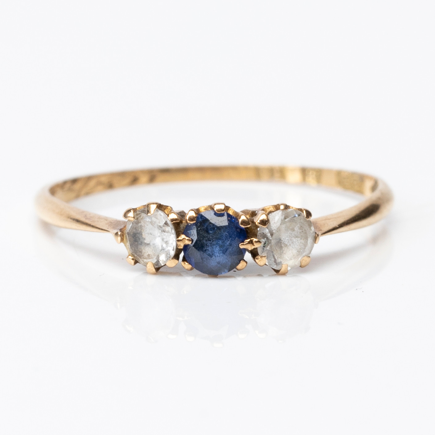 RING, guld, 18K samt vita och och blå sten, Hallengren Aktiebolag G F, Malmö, 1935.