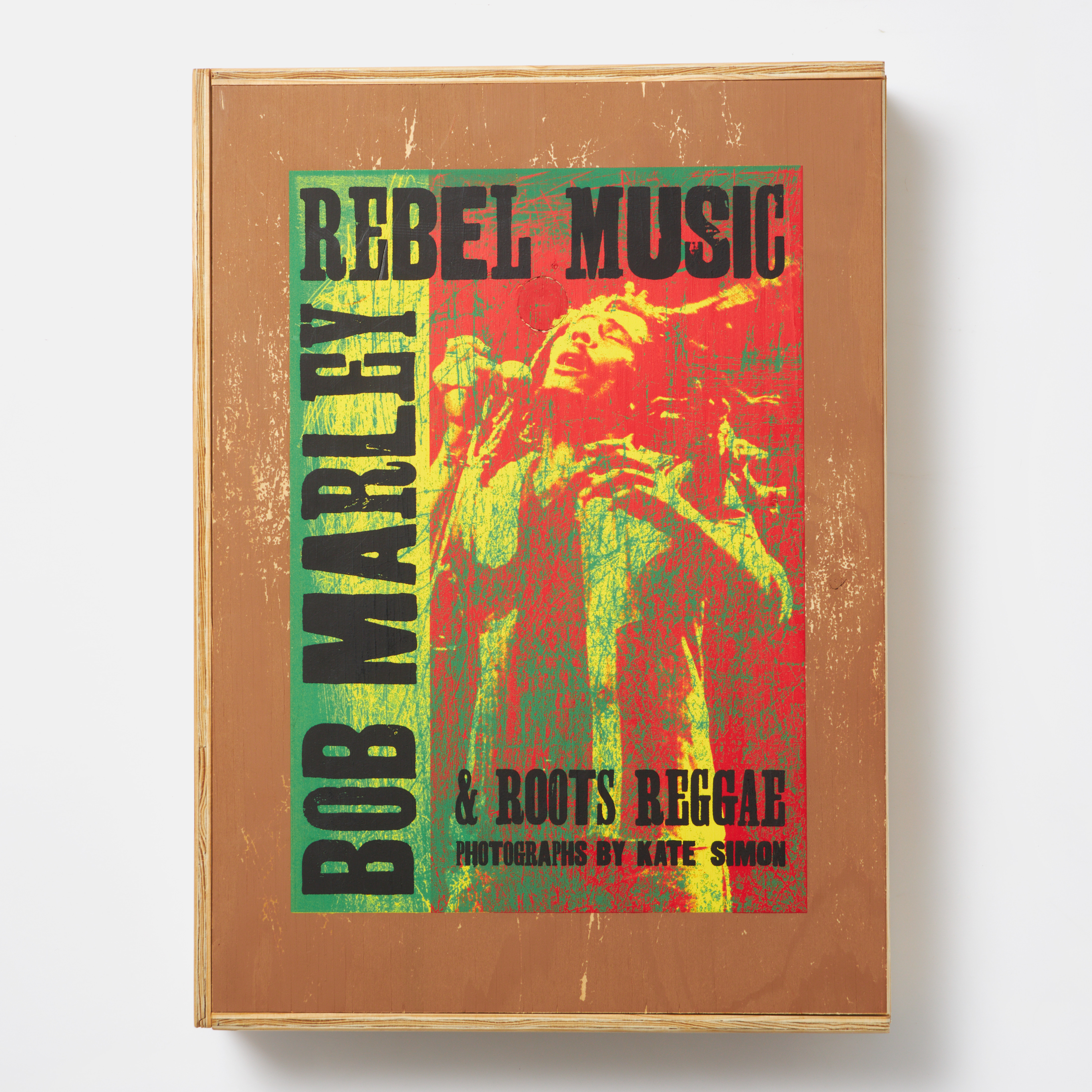 BOB MARLEY, fotobok, Rebel Music Bob Marley & Roots Reggae Photographs by Kate Simon, signerad av Eric Clapton och Kate Simon och numrerad 138, med trälåda, Genesis Publications 2004.