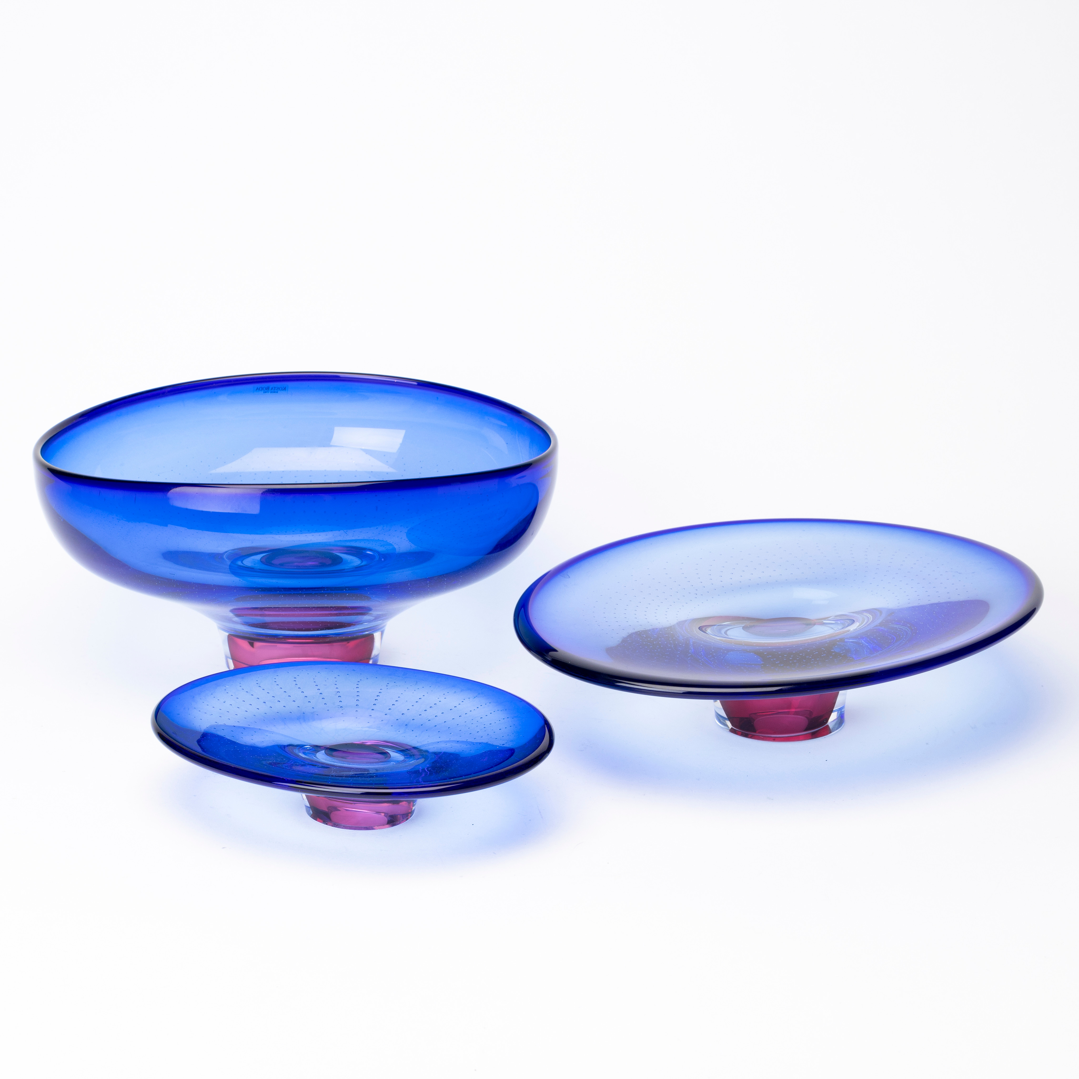 GÖRAN WÄRFF. Skålar / fat, 3 st, Kosta Boda, signerade.