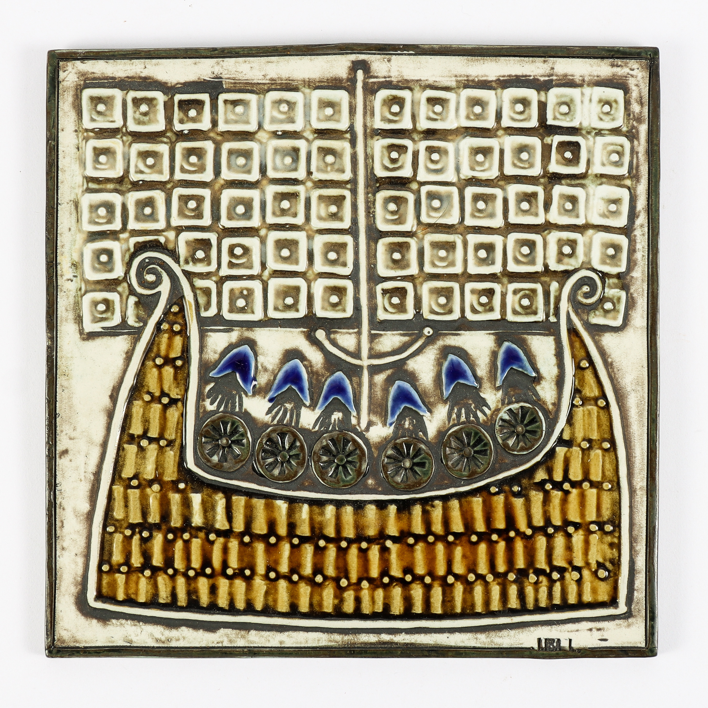 LISA LARSON. Väggrelief, "Vikingaskepp" Gustavsberg.
