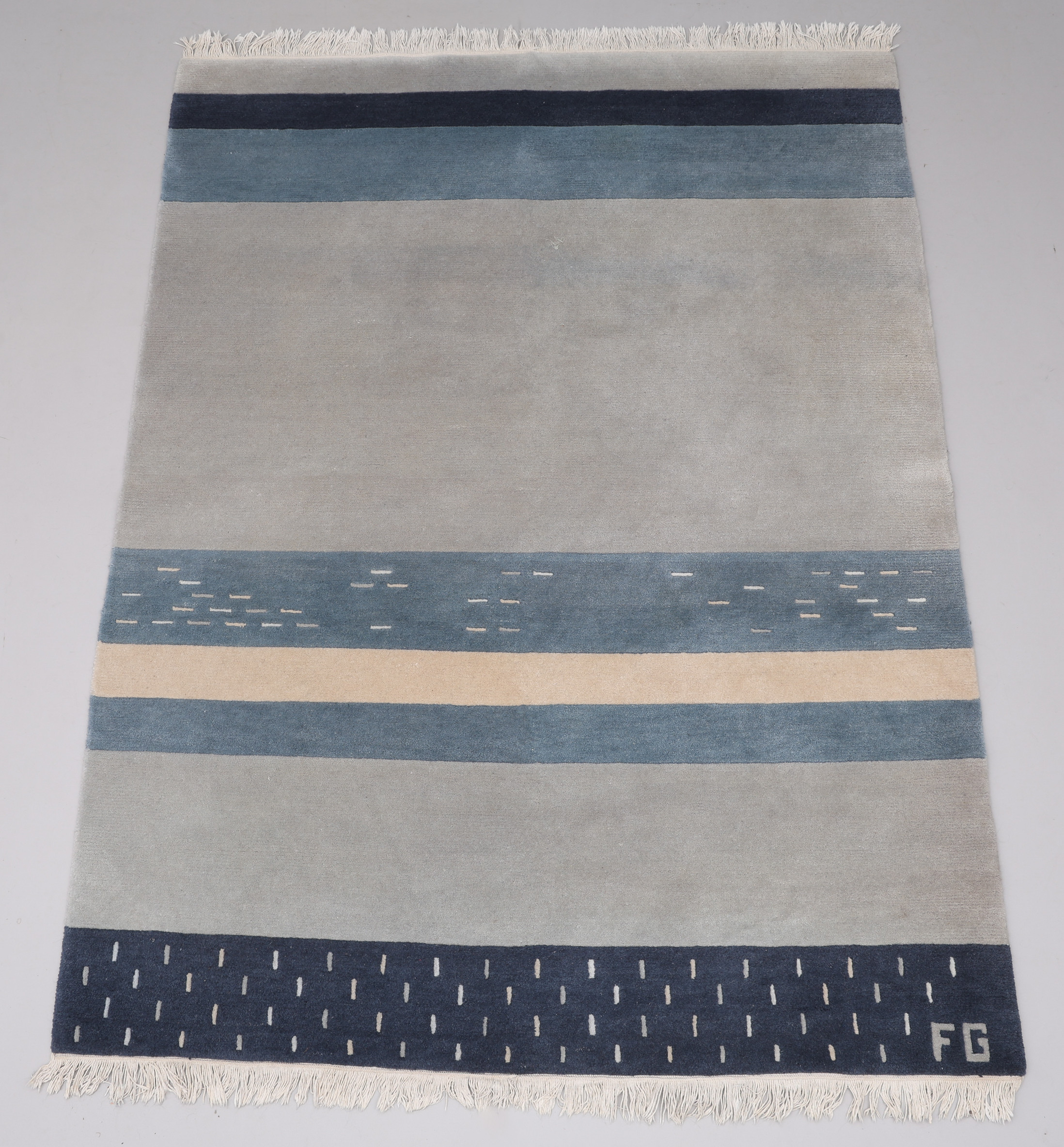 MODERN KNUTEN MATTA, SIGNERAD FG, sannolikt Nepal eller Tibet. 228x172.