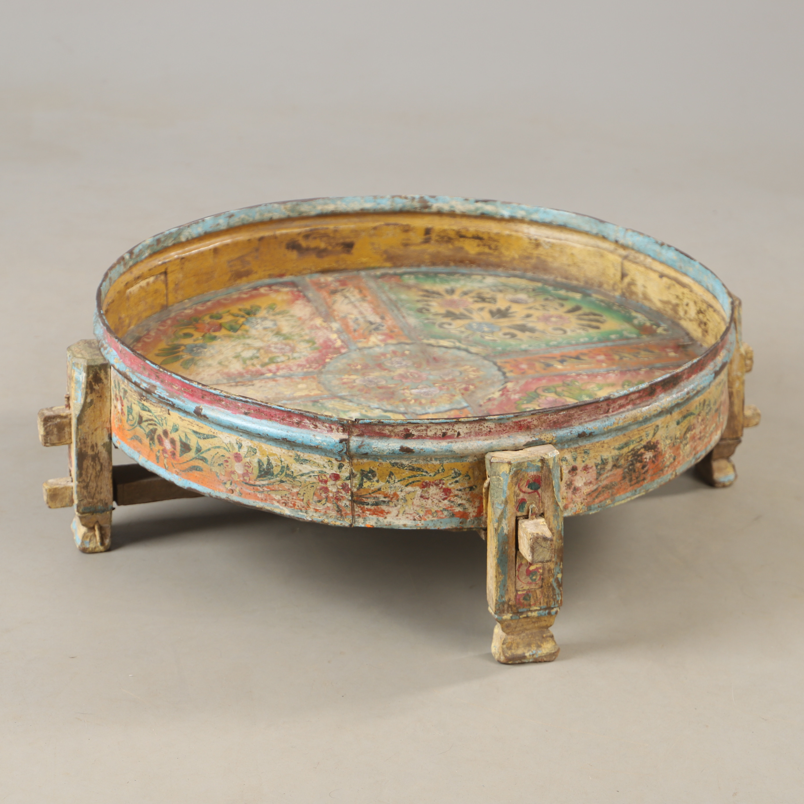 BORD, målat trä, Asien, 1900-tal.