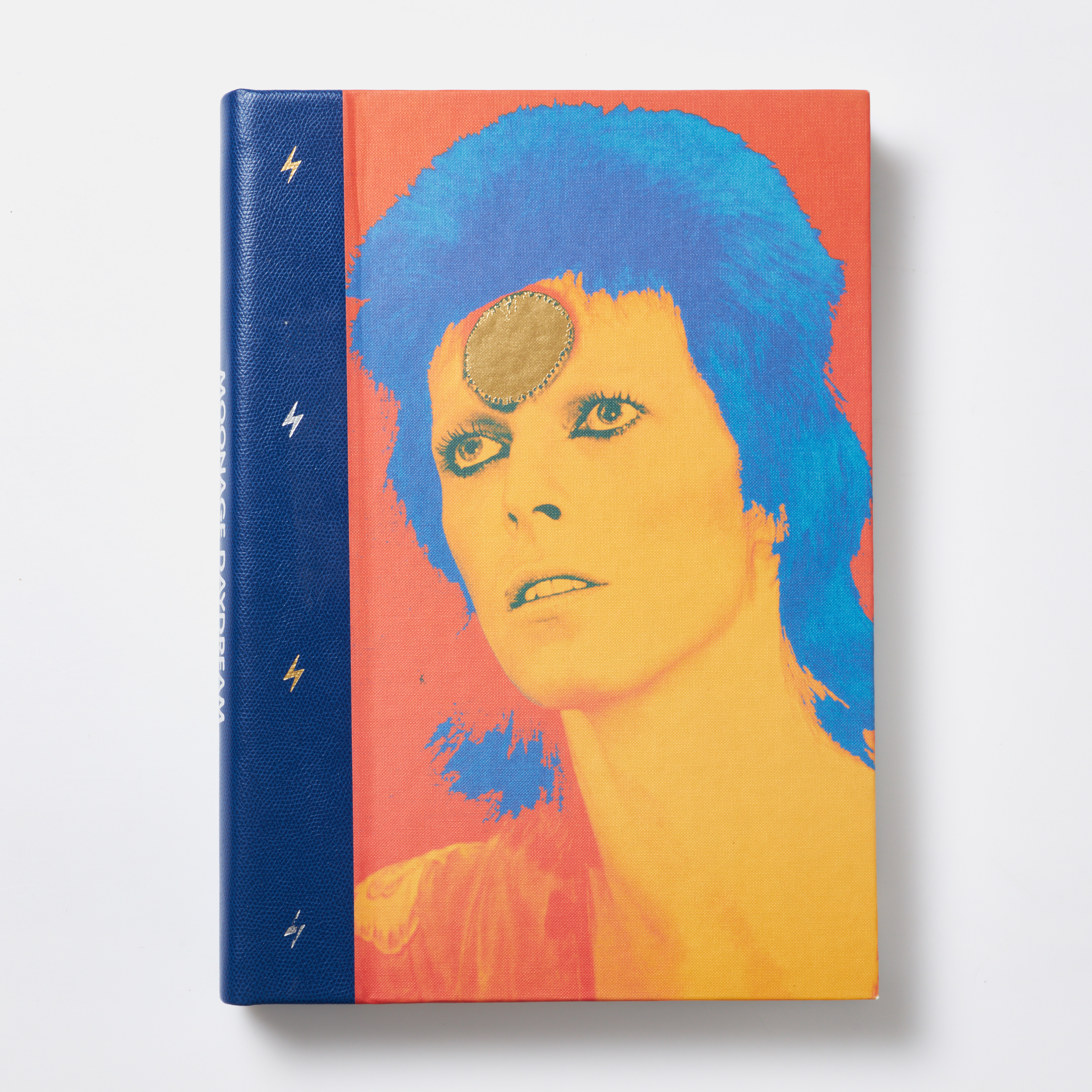DAVID BOWIE, fotobok, Moonage Daydream The Life and Times of Ziggy Stardust, signerad av David Bowie och Mick Rock och numrerad 720, Genesis Publications Limited 2002, med hårt etui.