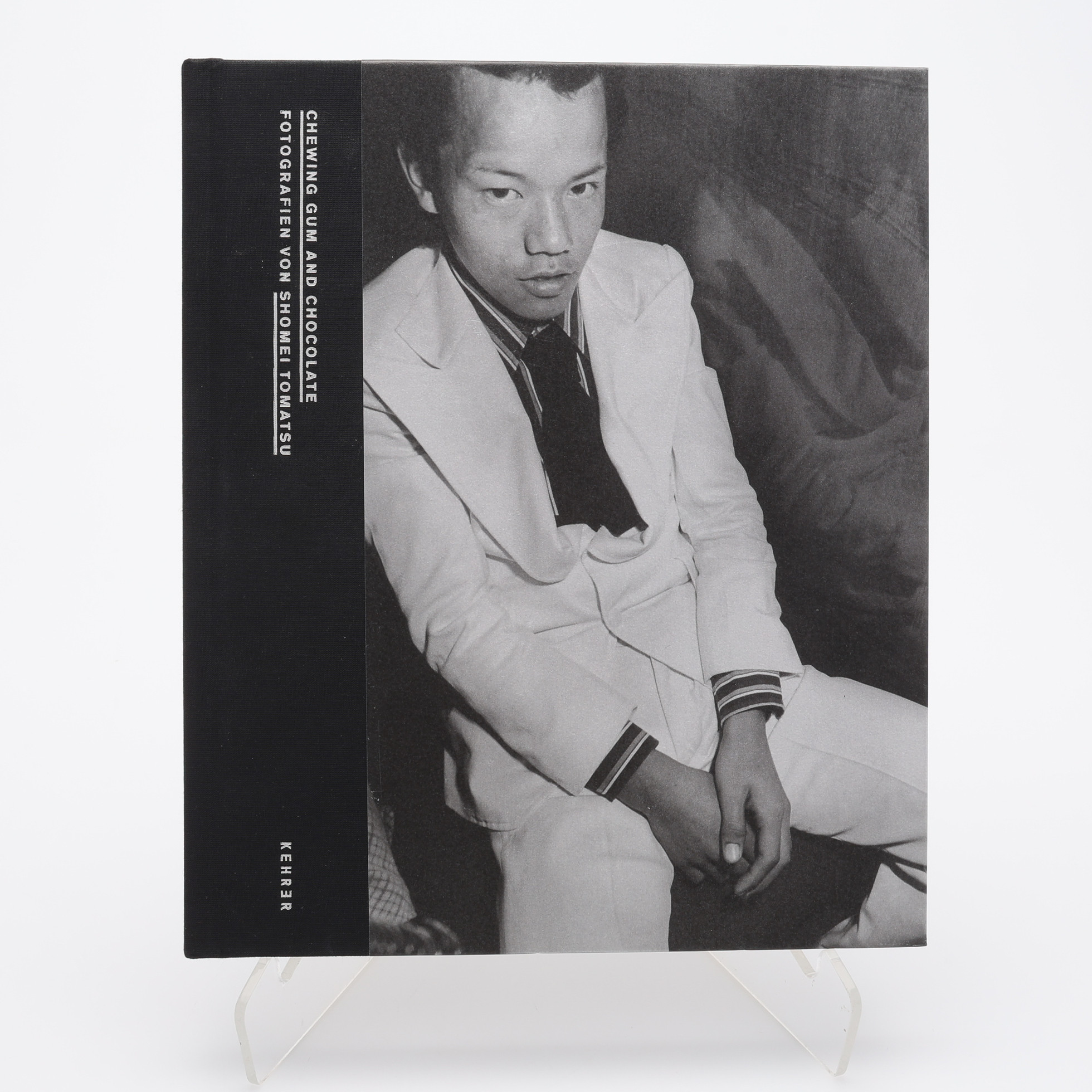 FOTO. DEN JAPANSKE FOTOGRAFEN SHOMEI TOMATSUS "CHEWING GUM AND CHOCOLATE" I FÖRSTA TYSKA UPPLAGAN, 2014.